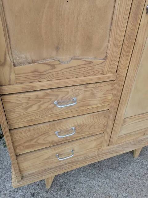 Cabinet with tapered legs