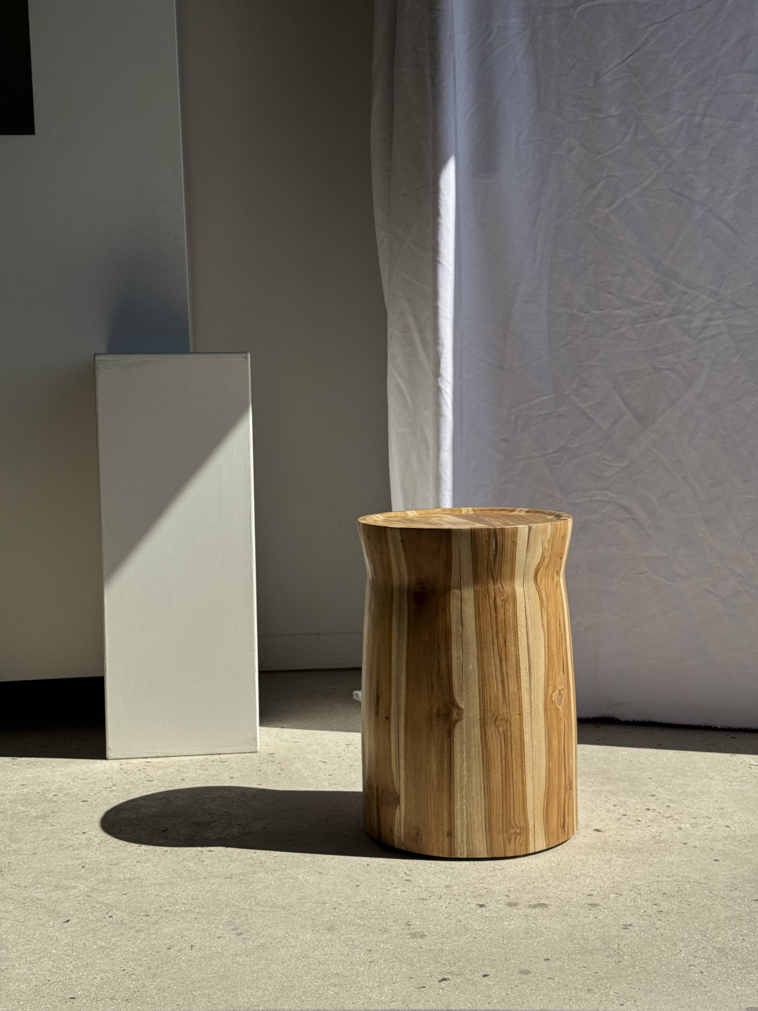 Table d'appoint ou tabouret circulaire en suar H51 D35