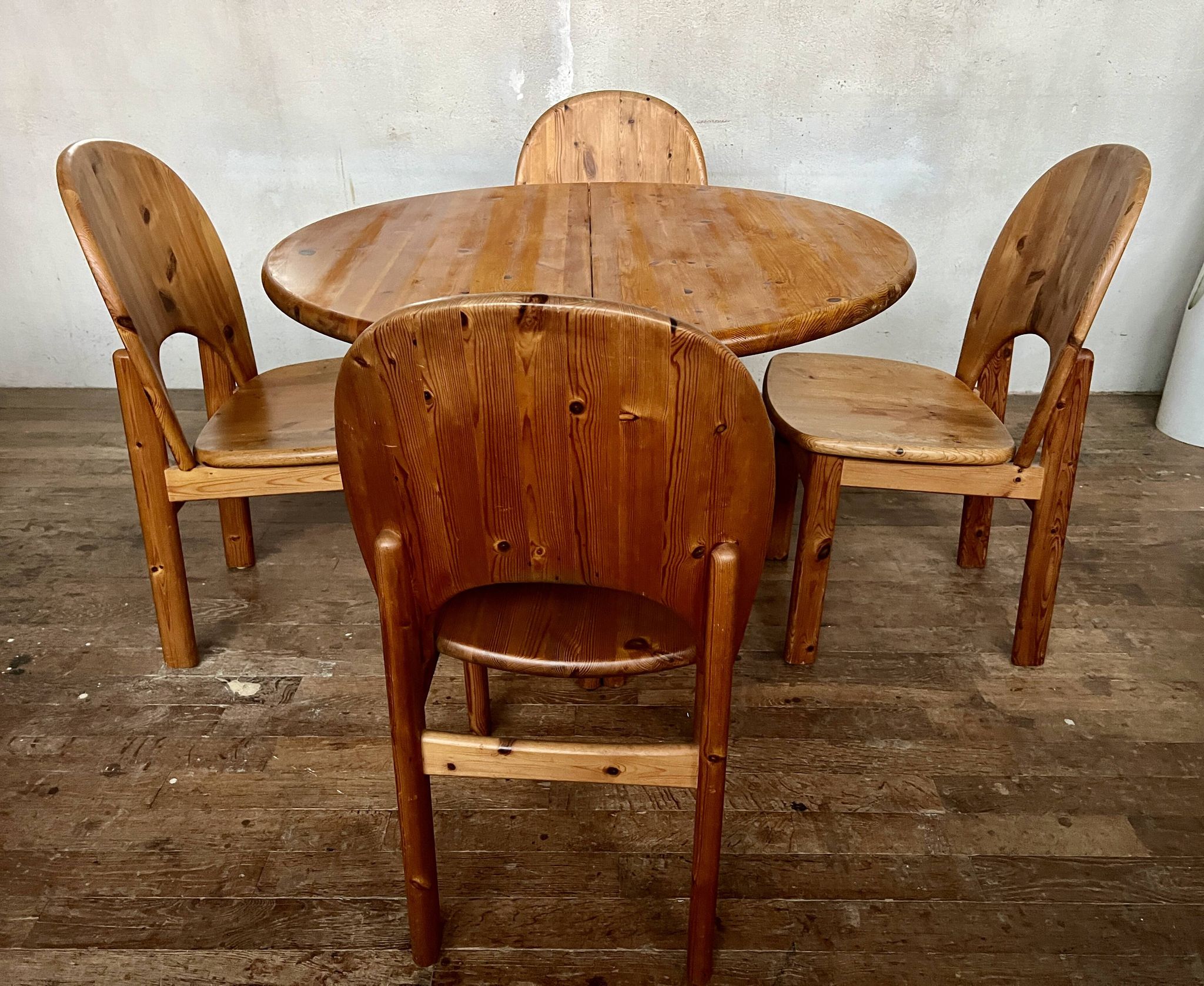 Large Scandinavian pine table - 6 chairs