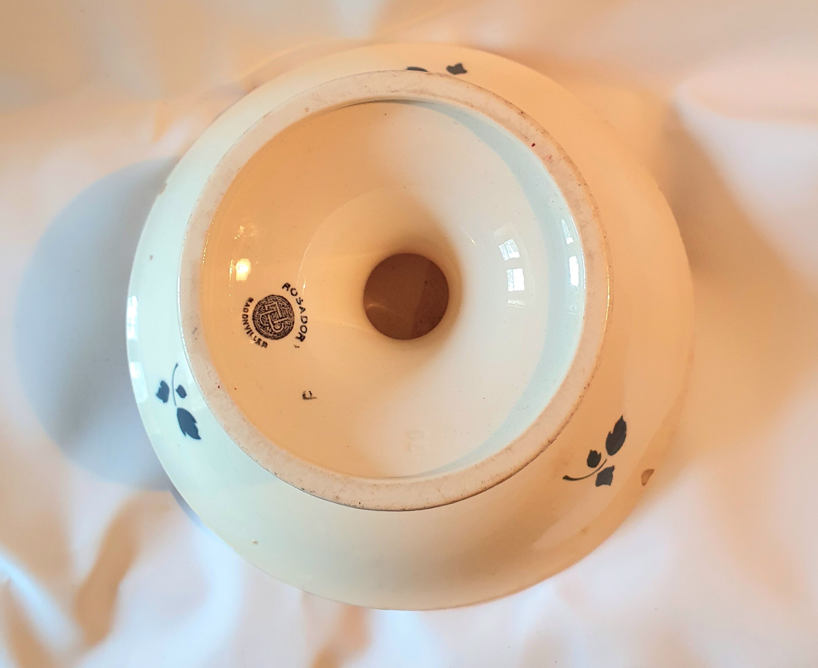 Cut on foot earthenware decoration roses