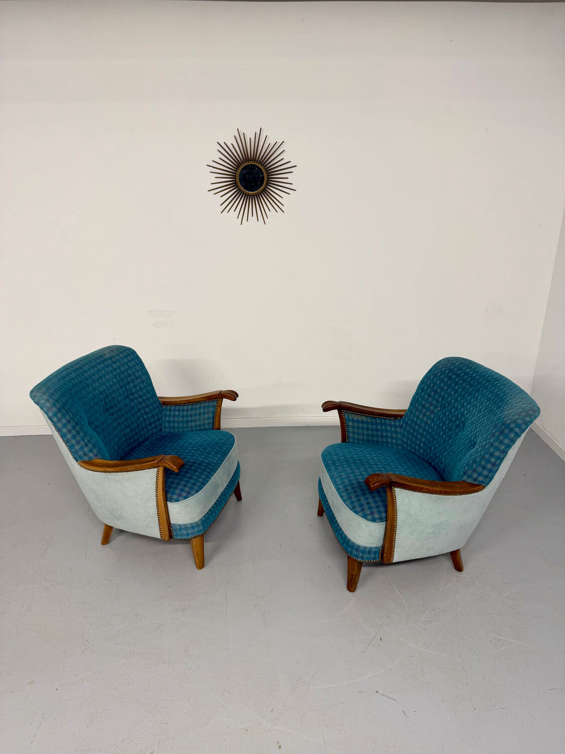 Lot of 2 sculptural Danish design armchairs from the 1940s, vintage.