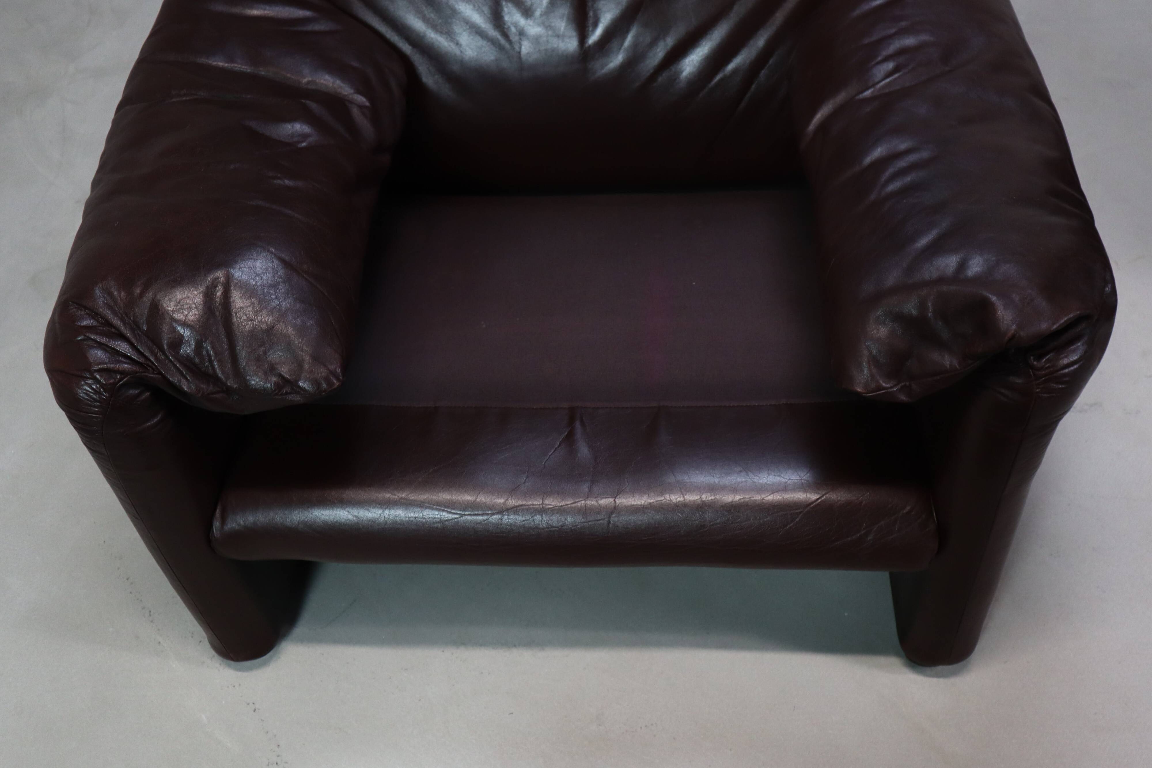 Pair of Maralunga leather armchairs by Vico Magistretti for Cassina, 1974