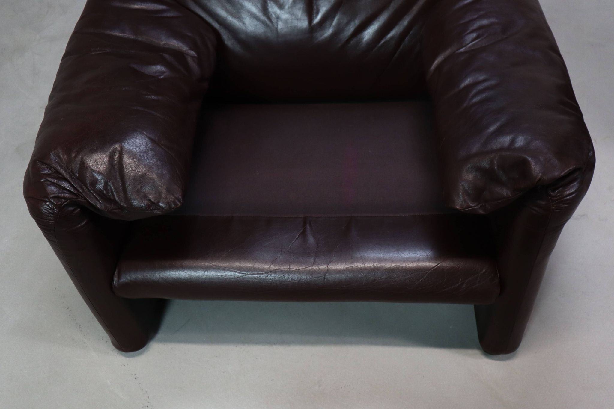 Pair of Maralunga leather armchairs by Vico Magistretti for Cassina, 1974