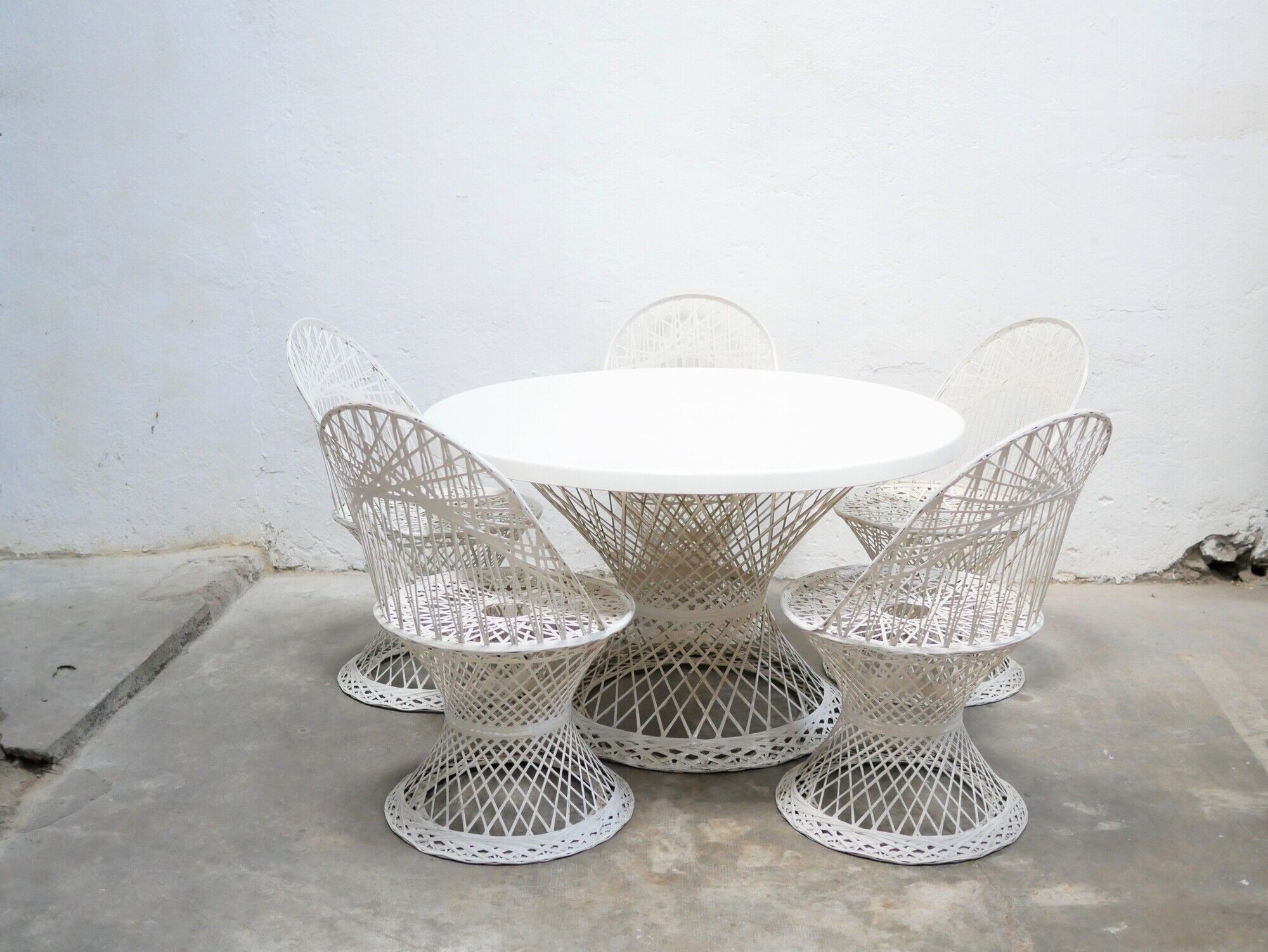 Garden table and 5 vintage fiberglass chairs by Russell Woodard