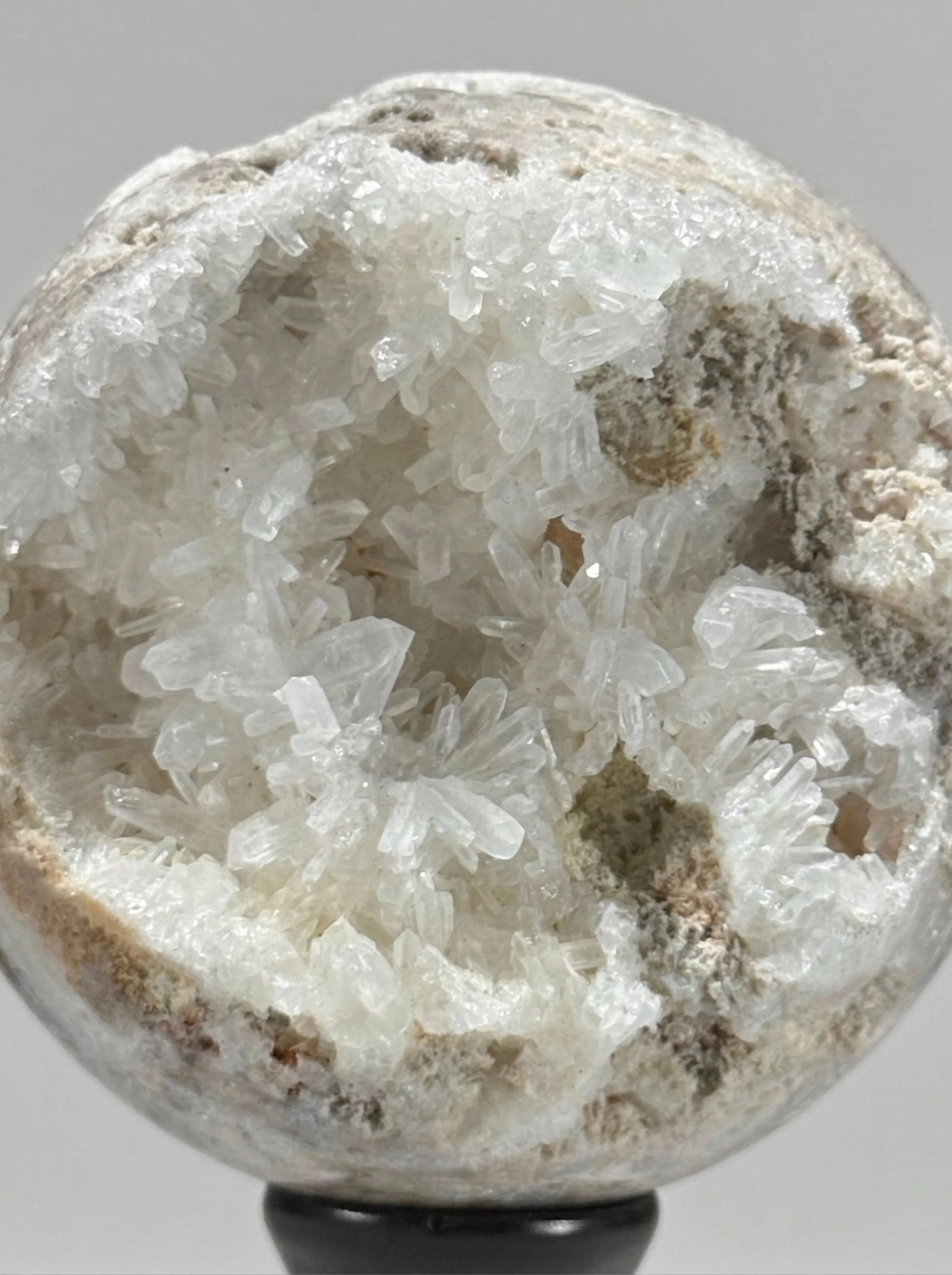 Duo pyrite & quartz cristallin — sculptures minérales sur socles