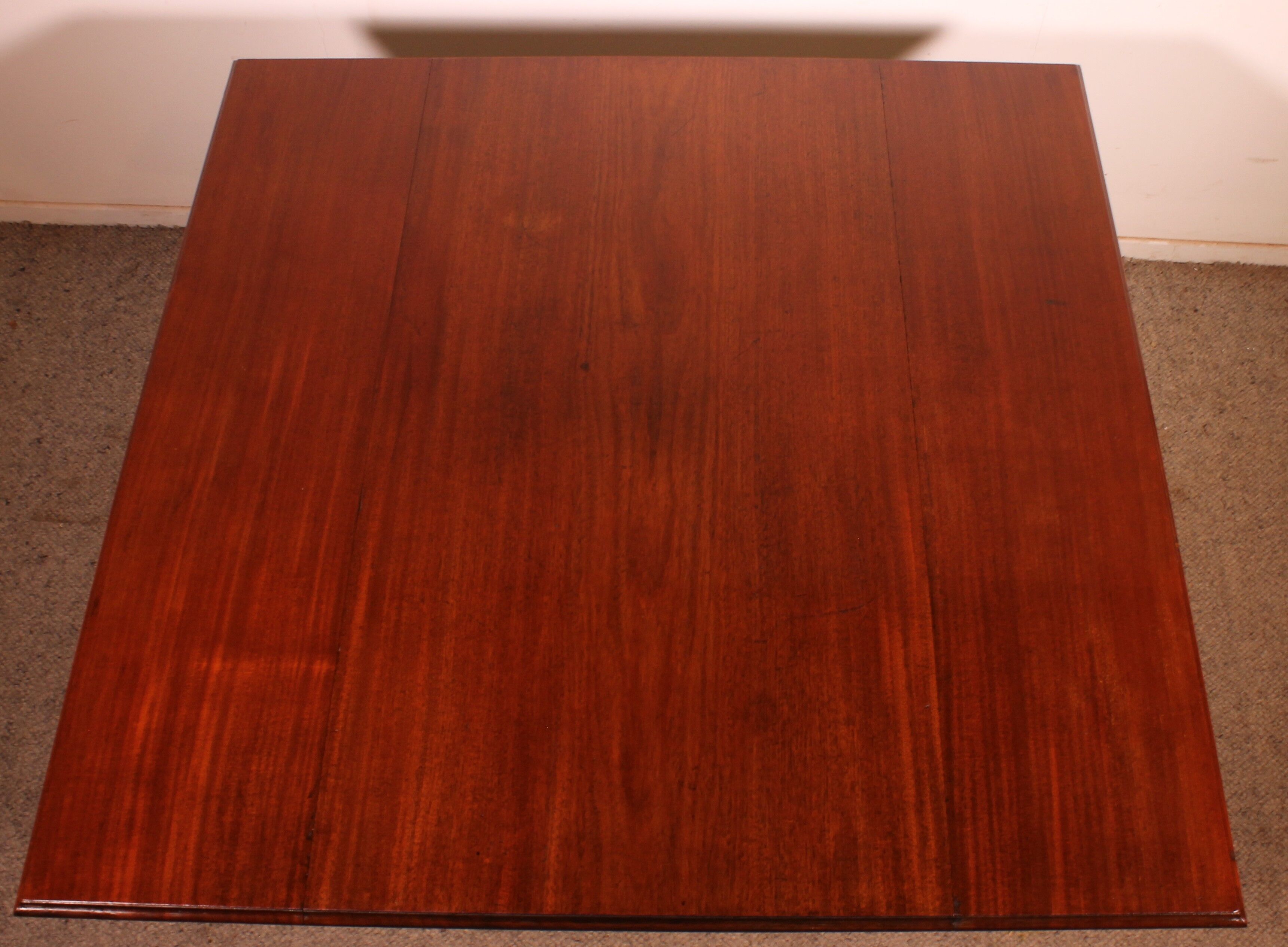 Pembroke table in solid mahogany from the 19th century.