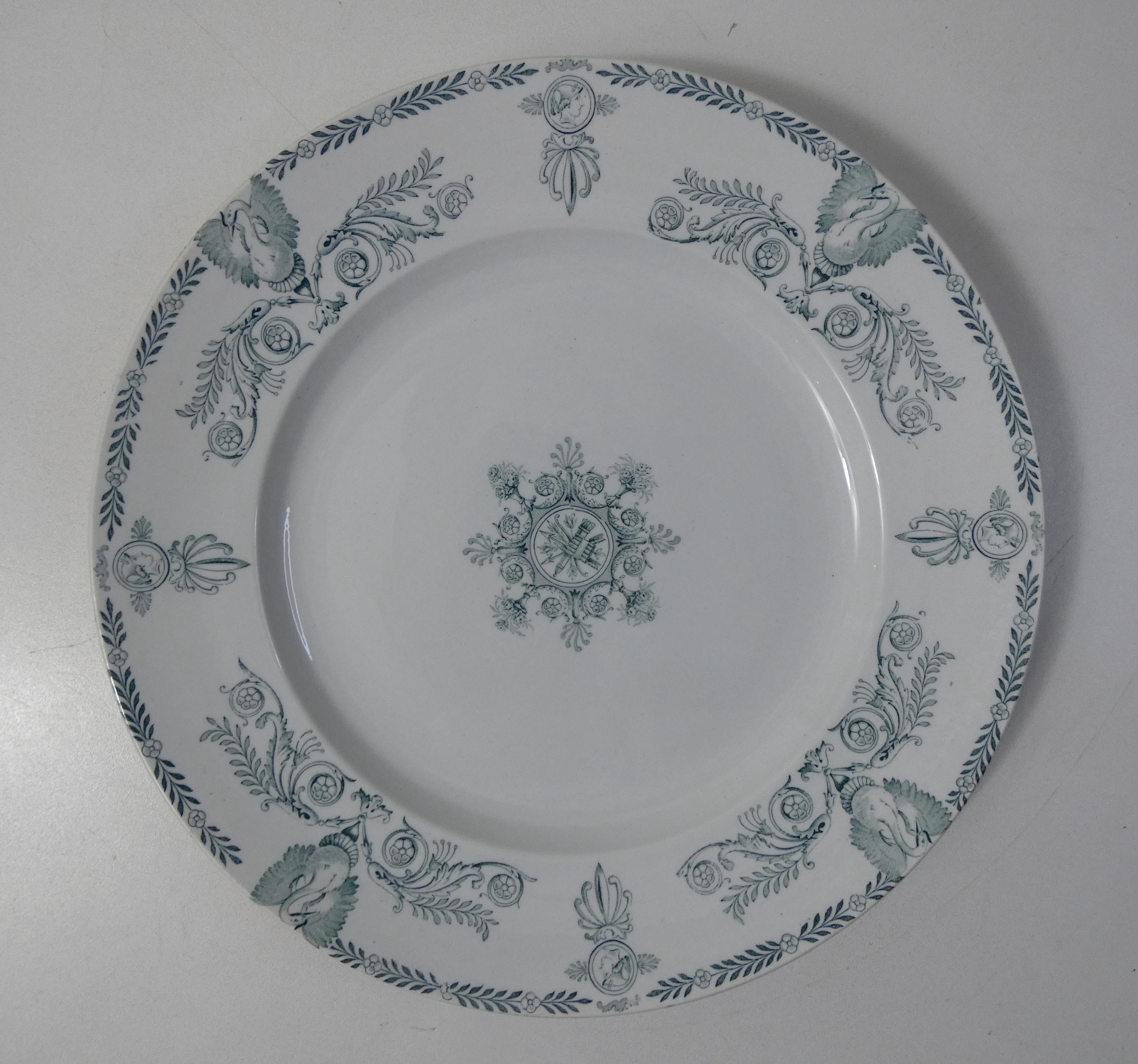 Dish or cake compiegne, terre de fer