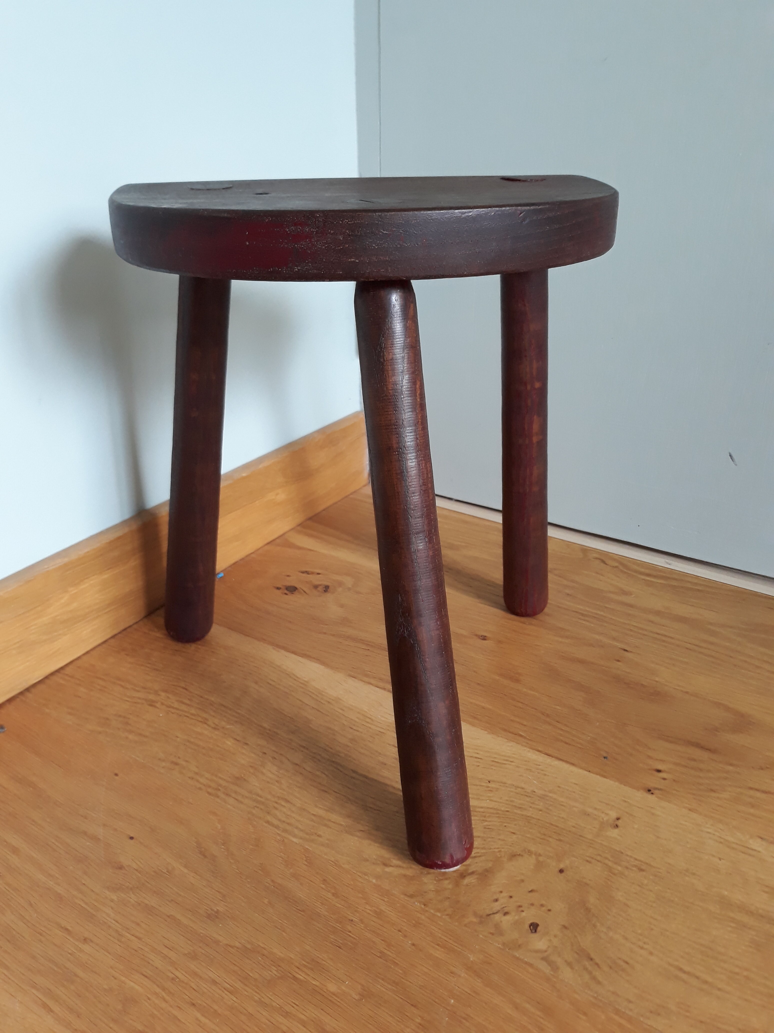 Tripod vacher stool