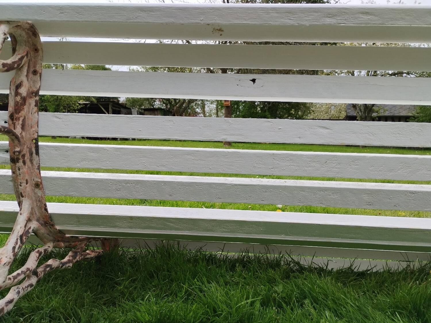 Banc de jardin avec pieds en fonte ancien