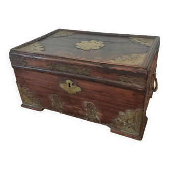 Old Indian wooden wedding chest decorated with chiseled brass plaque. India late 19th/early 20th