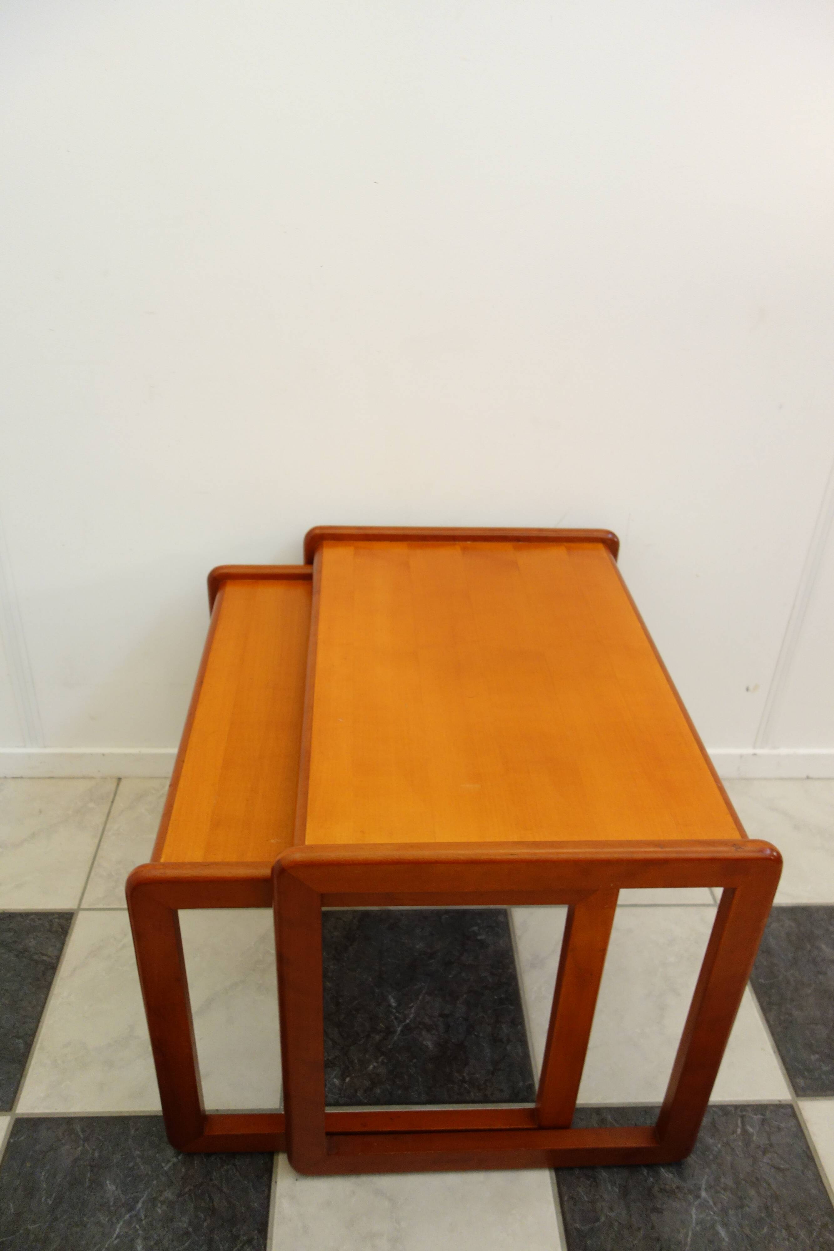 Ensemble de tables gigognes des années 1960