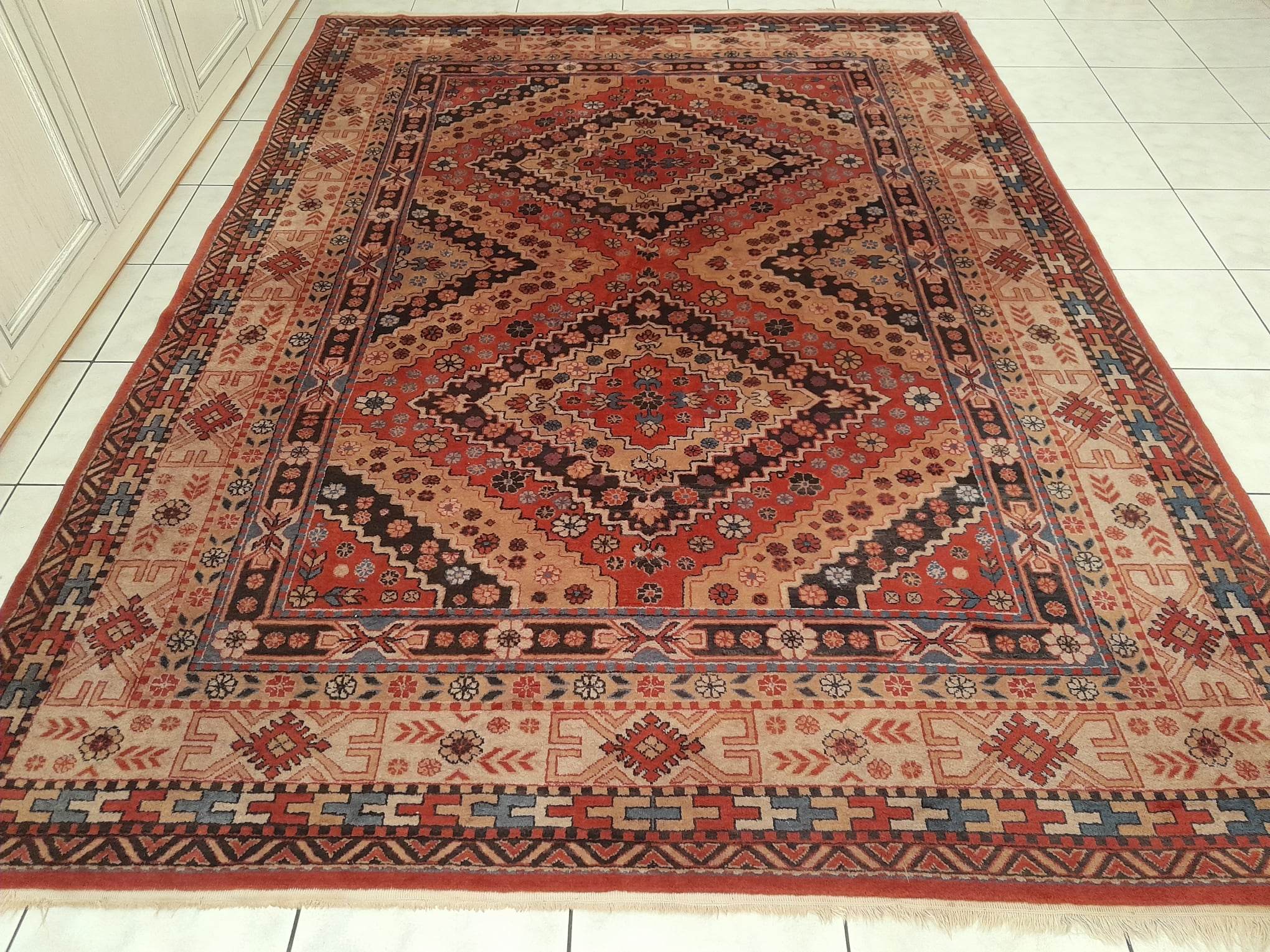 Handmade Sinkiang rug 279x204cm