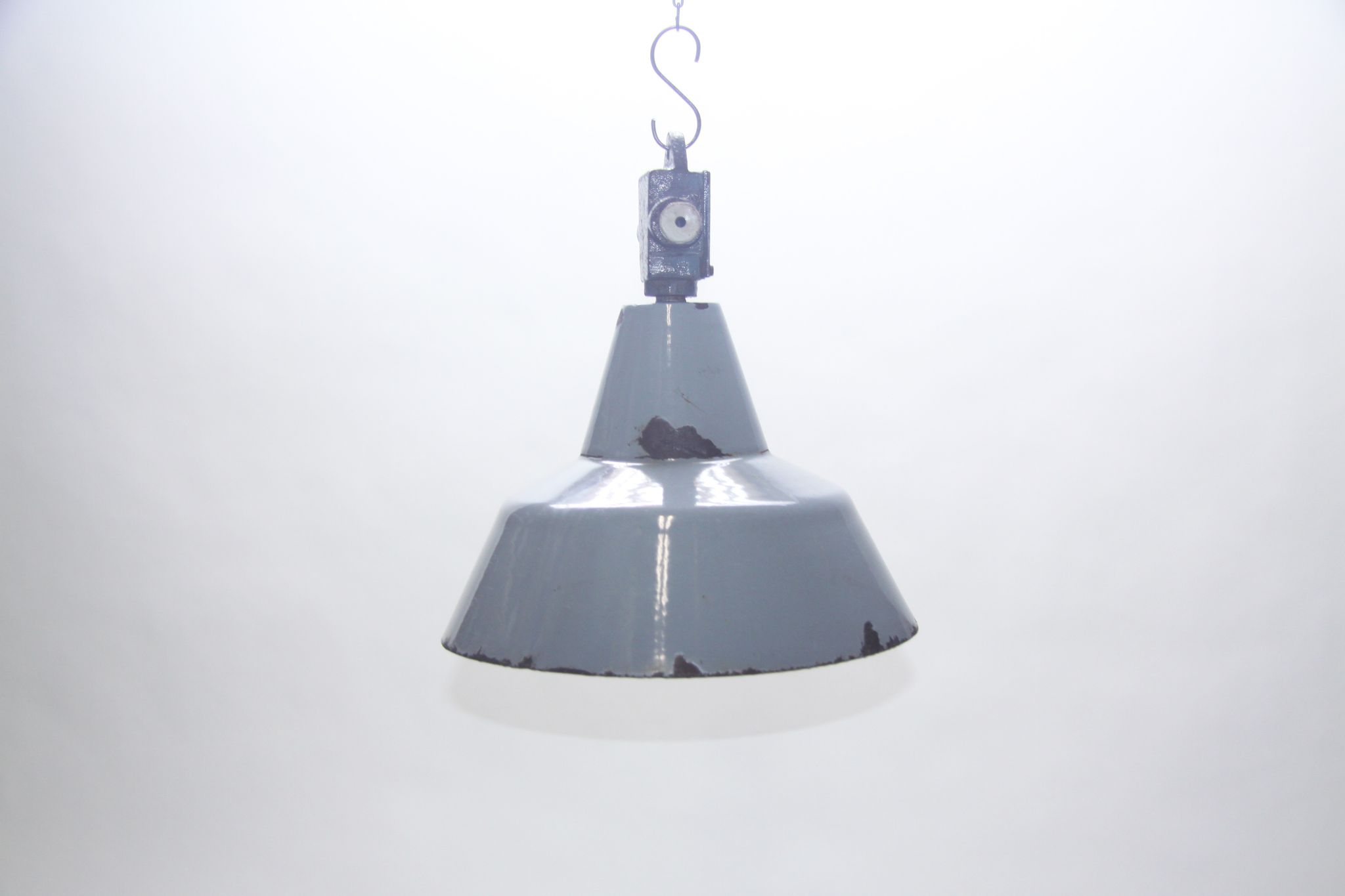 Enamelled industrial hanging lamp,