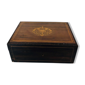 Veneer wood jewelry box