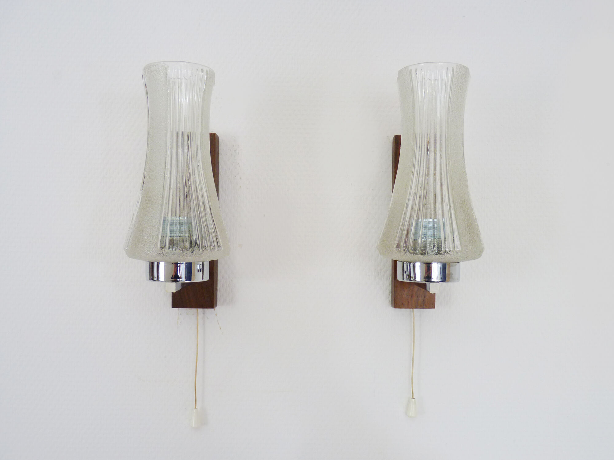 Pair of Scandinavian vintage wall sconces with pull shot, wood and chrome metal. Year 60