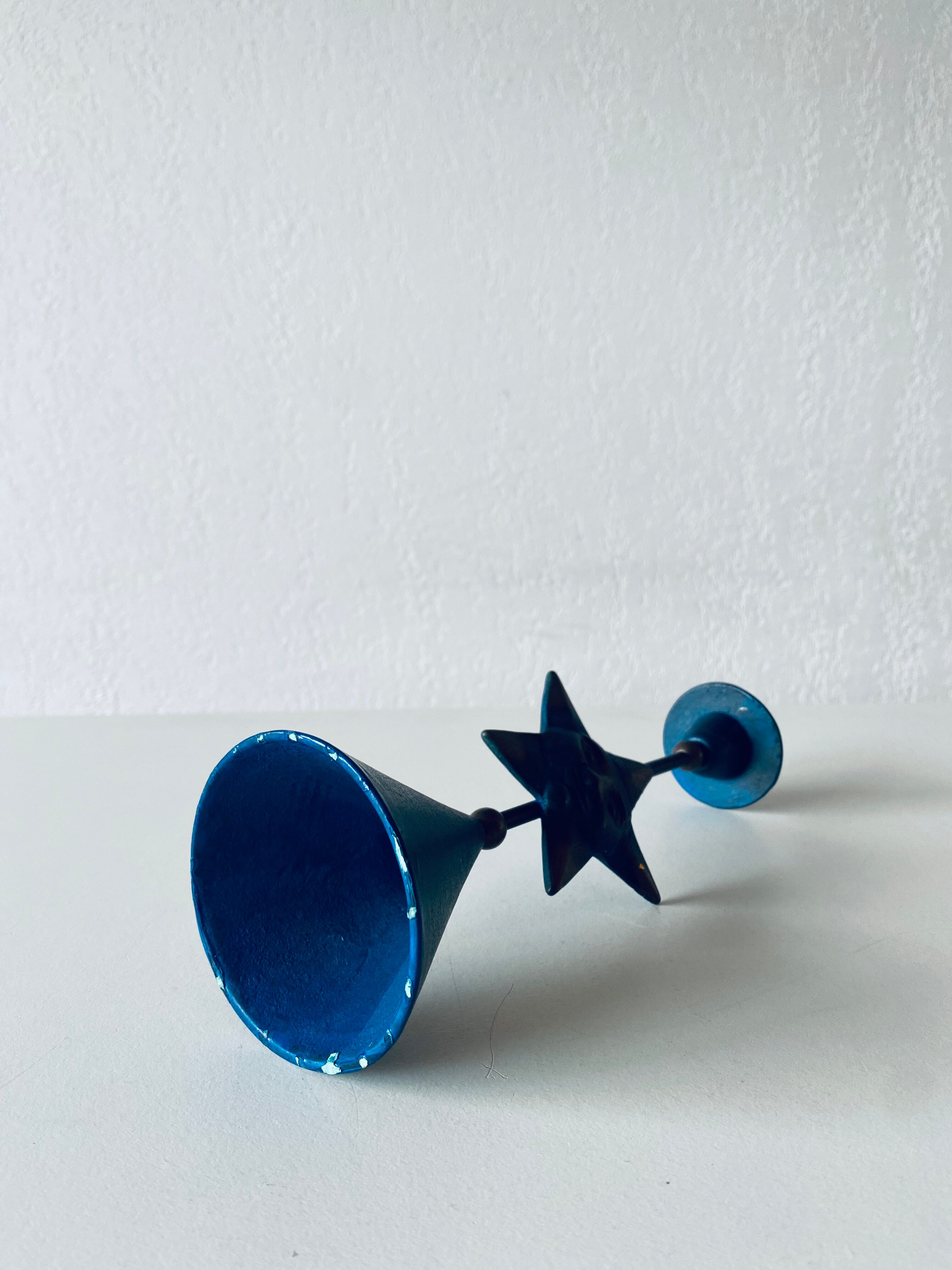 Metal star candle holder
