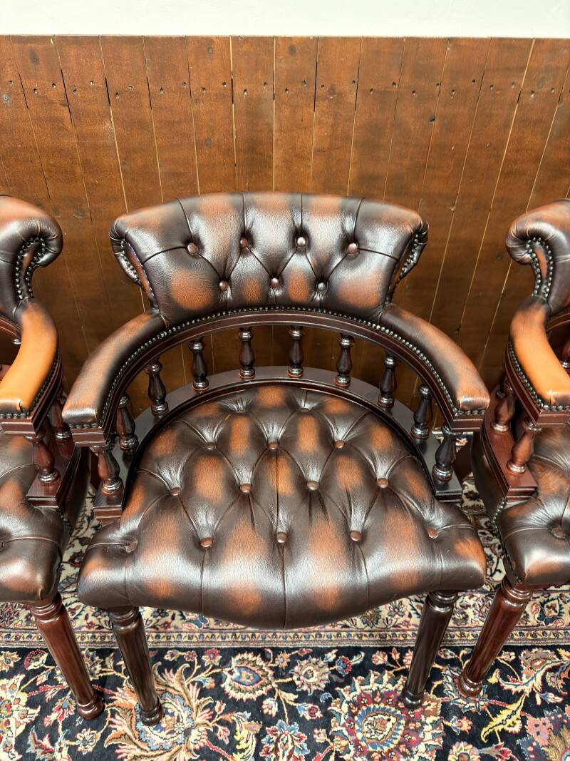 Ensemble de fauteuils Chesterfield anglais classiques