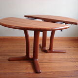 Table à manger massive en teck par Dyrlund, années 1970