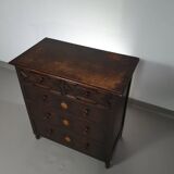 Particularly cool English chest of drawers. Dated (Charles 2 era). Made of solid oak with beautiful patina.