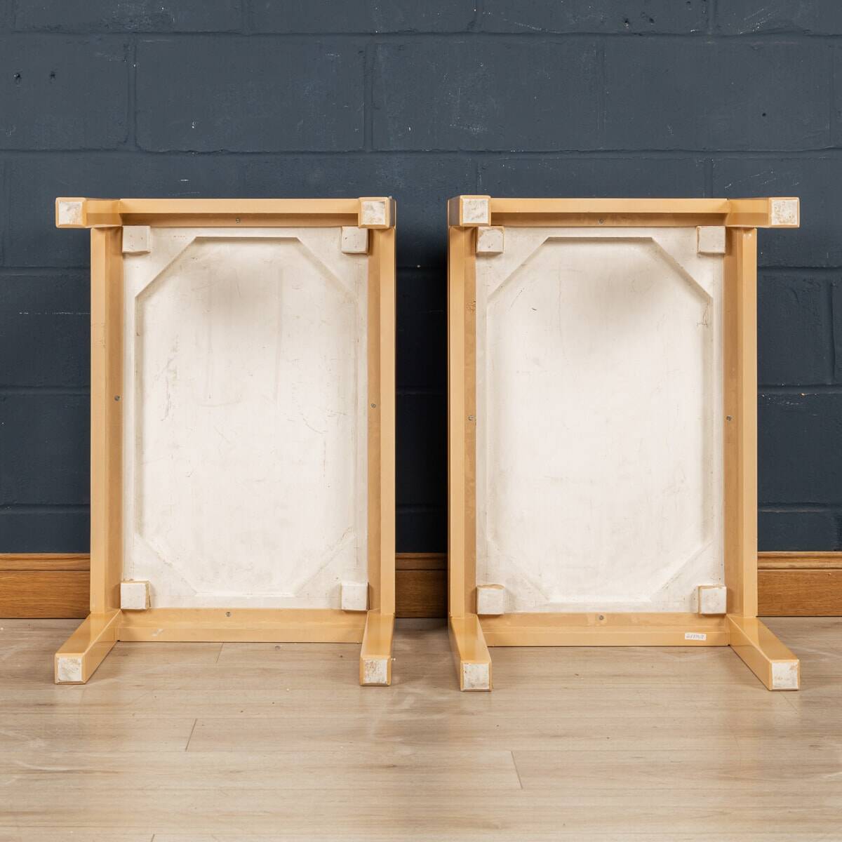 Une paire de tables d'appoint en bois laqué belge et en agate par willy daro c.1970