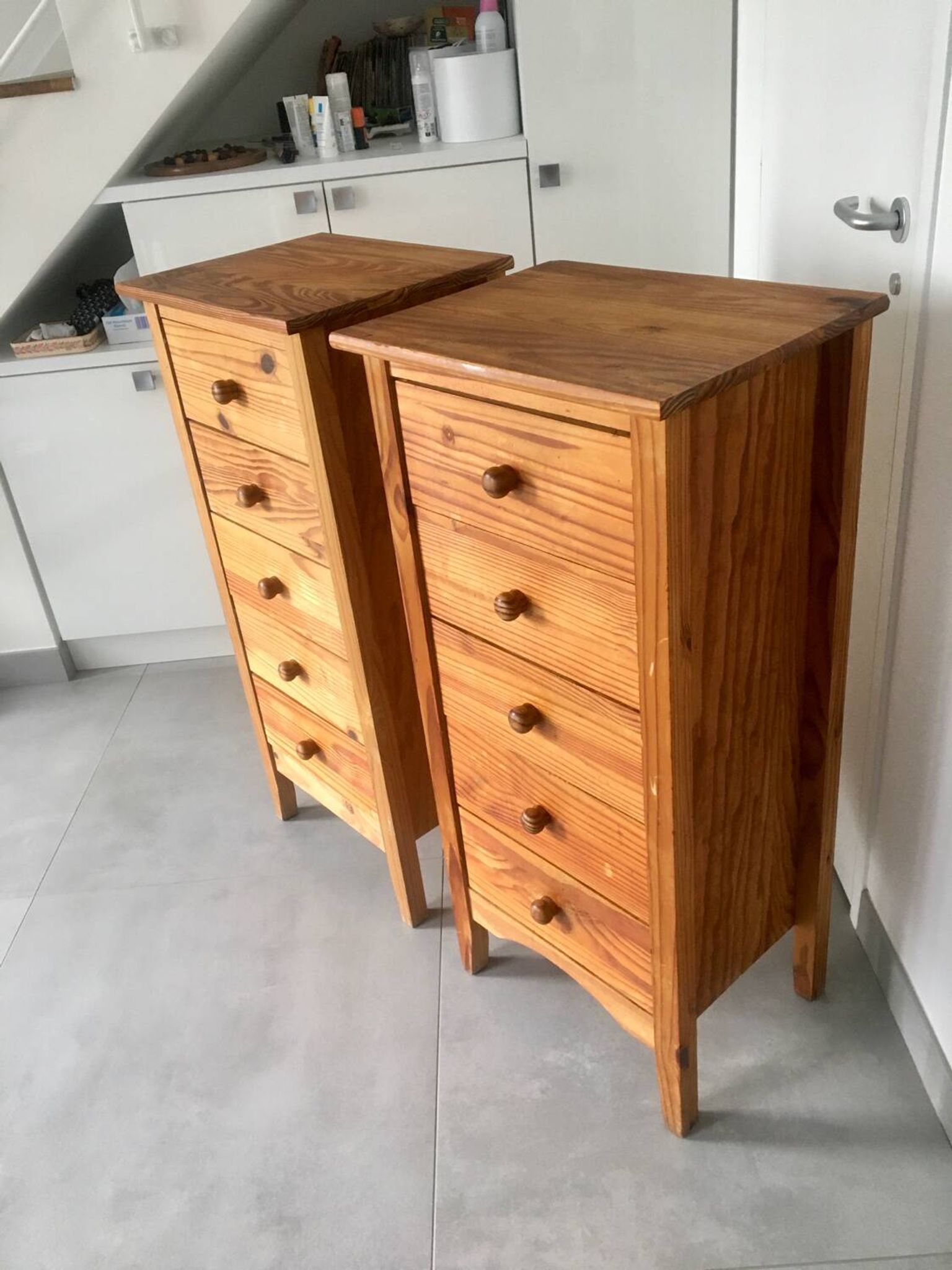 Paire de  chiffoniers 5 tiroirs en pin  . années 80