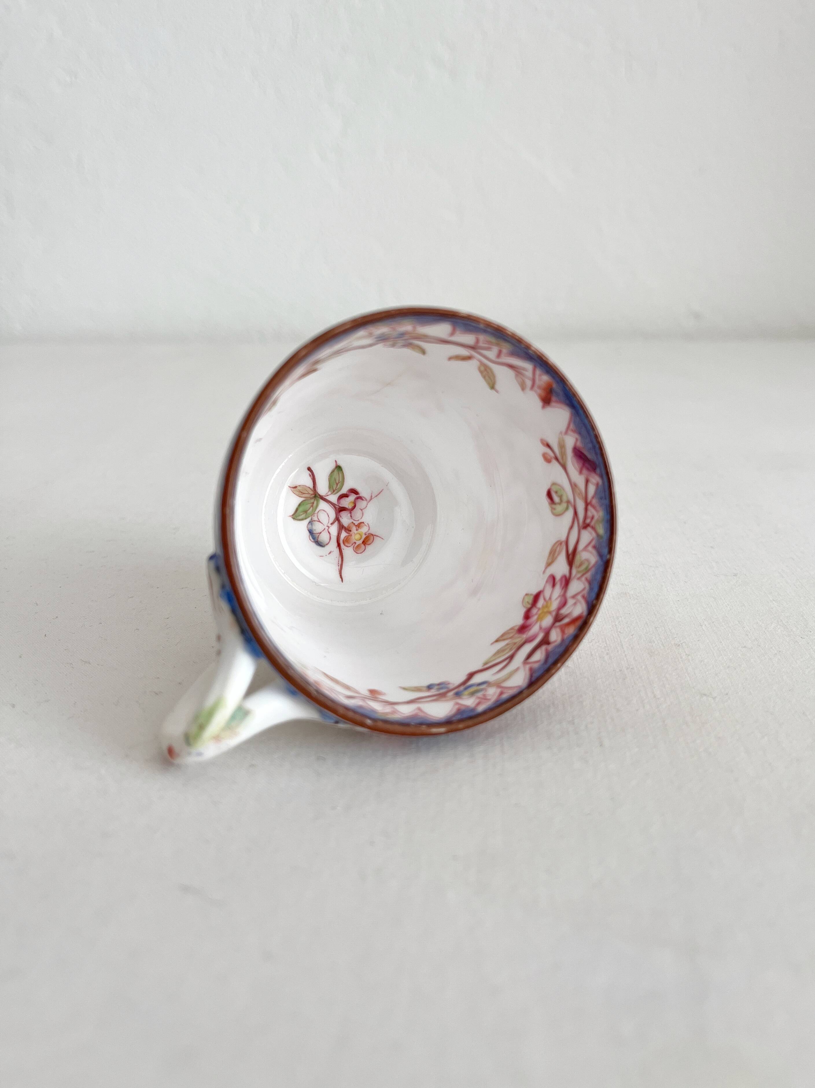 Tasse à café en faïence fine décor Minton Sarreguemines