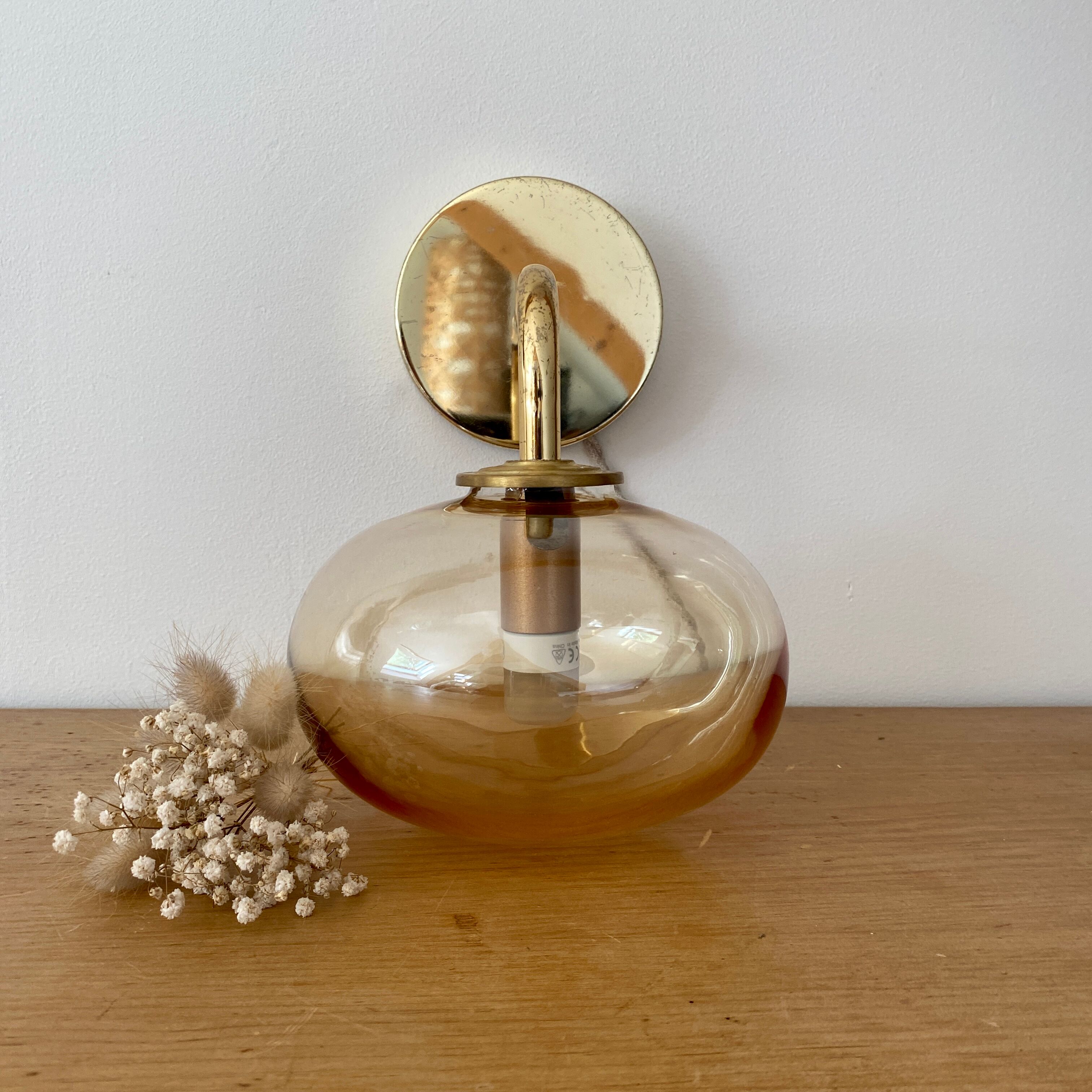 Applique globe vintage en verre ambré