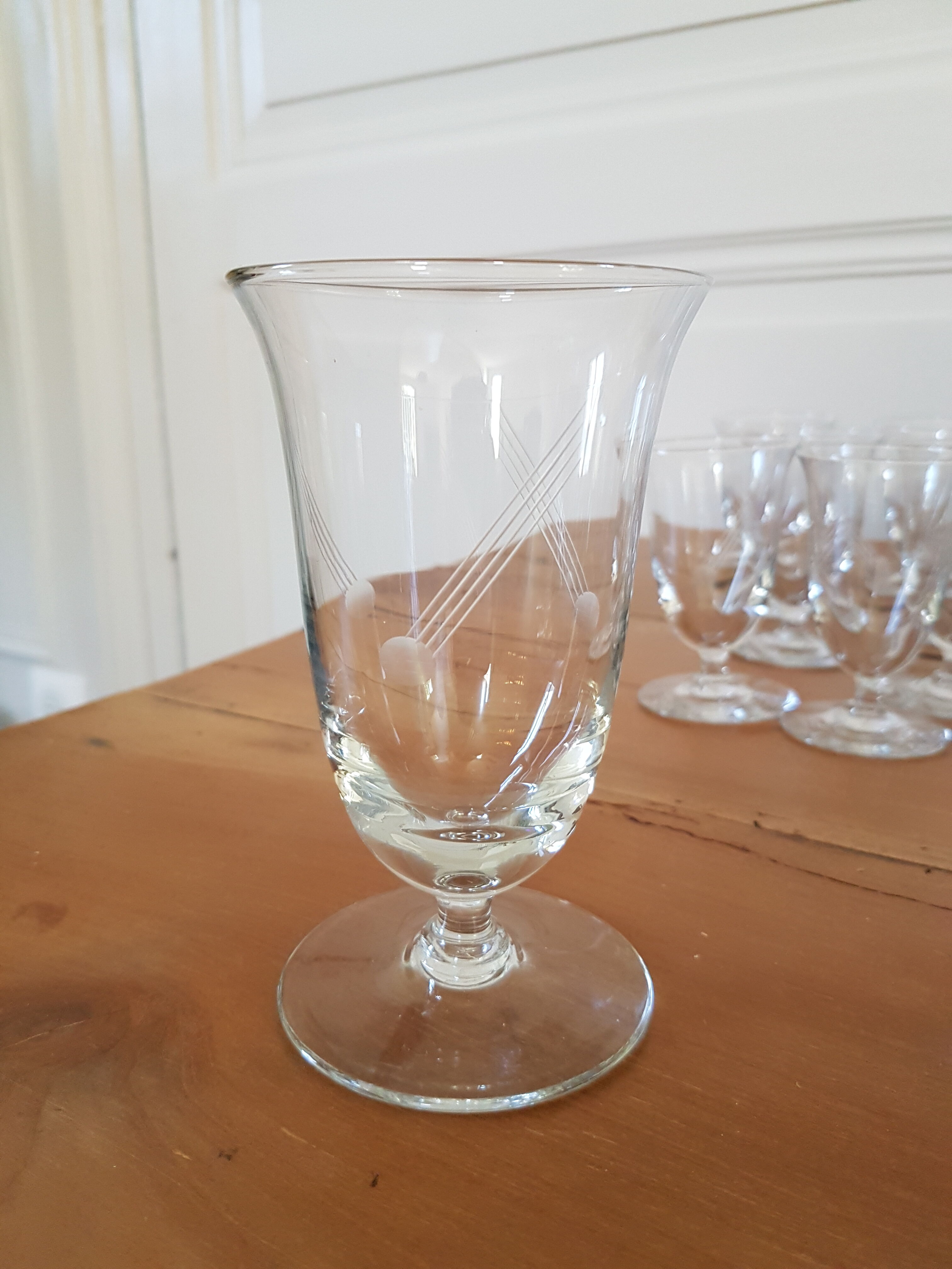 Service verres, carafe et pichet 33 pièces