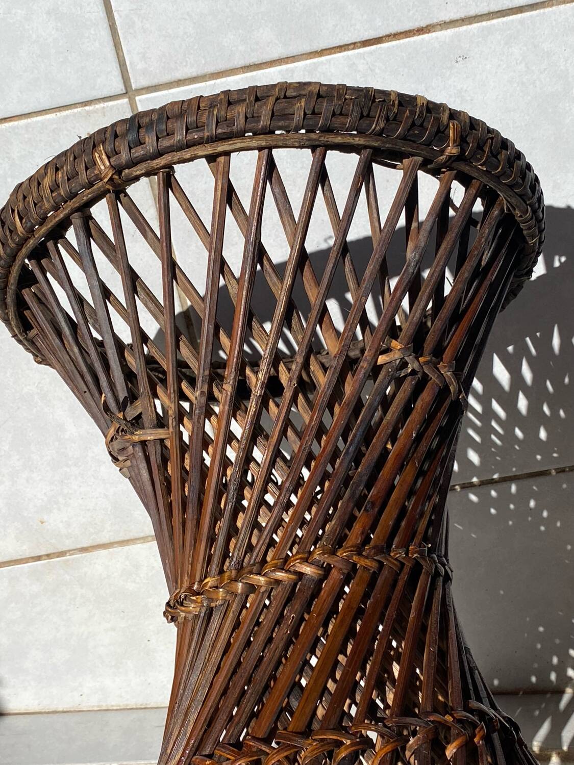 Tamtam type stool in rattan and canework