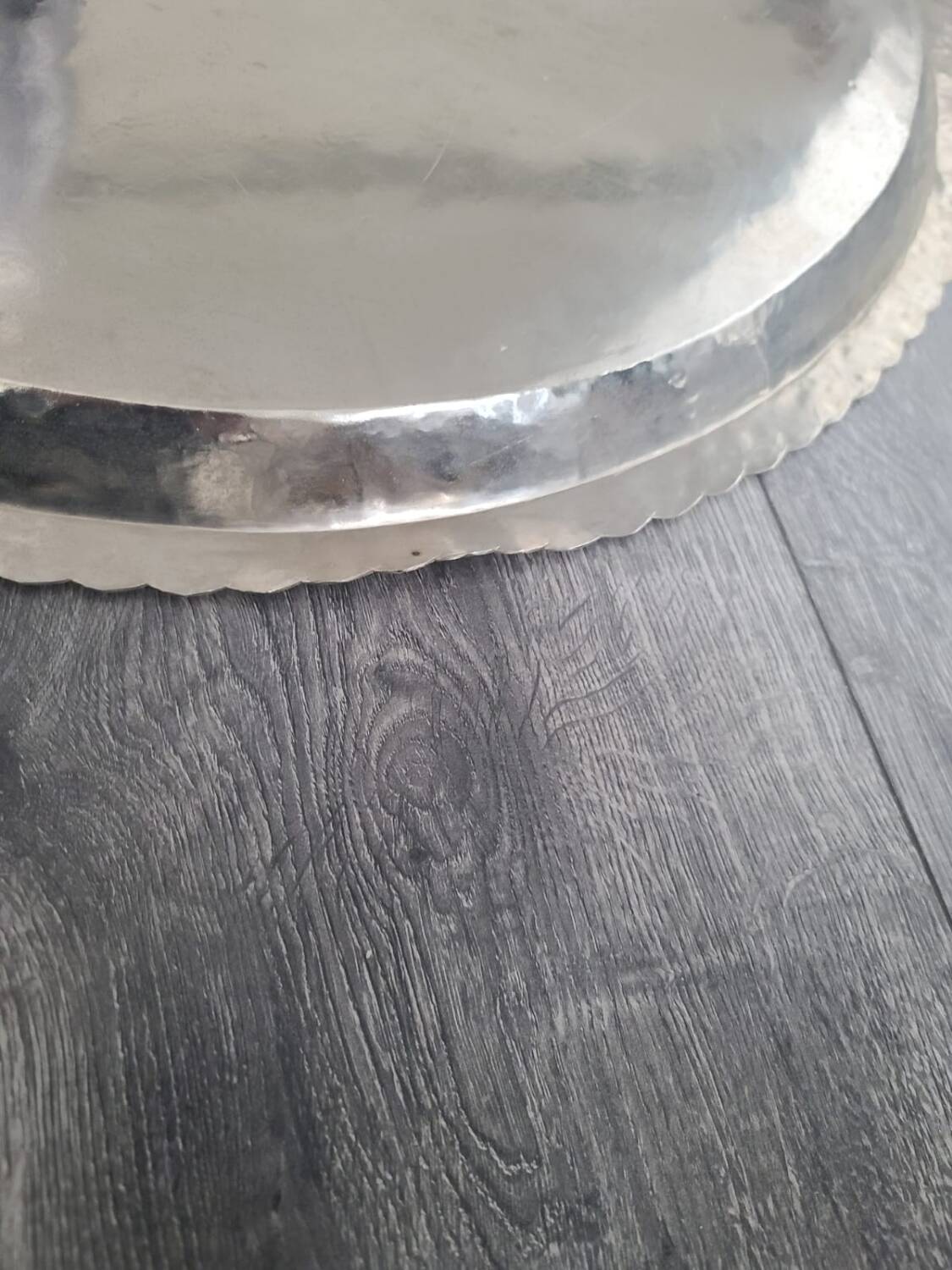 Silver-plated metal serving tray with chiseled finish #PLMR