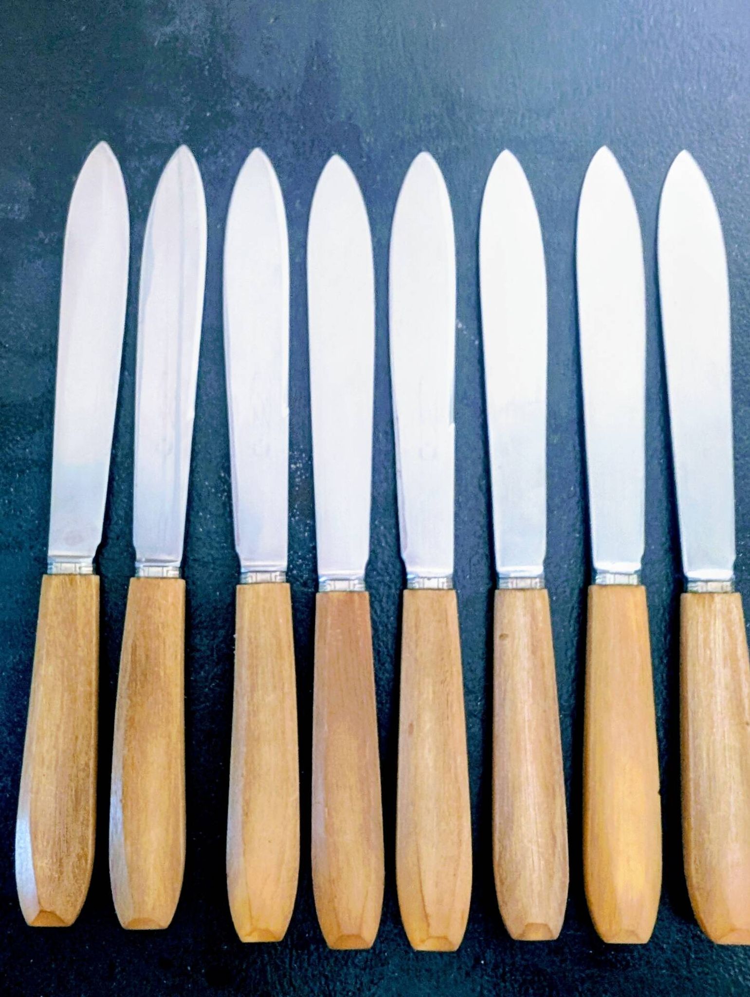 Set of 8 Art Deco Knives with Boxwood Handles & Blades "La Mouette"