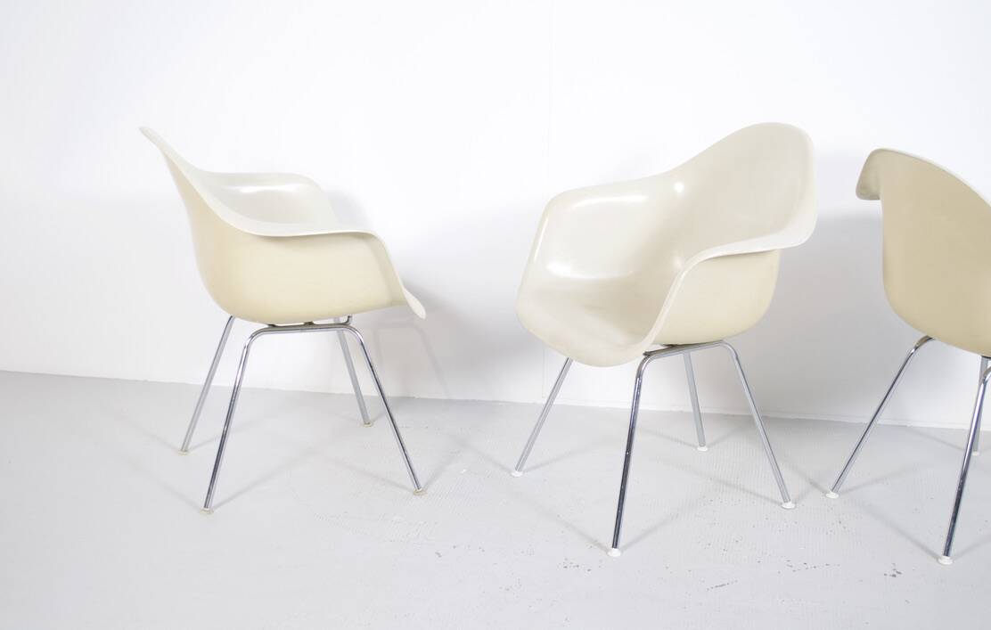 4 DAX Eames armchairs from the 60's Herman Miller mobilier international