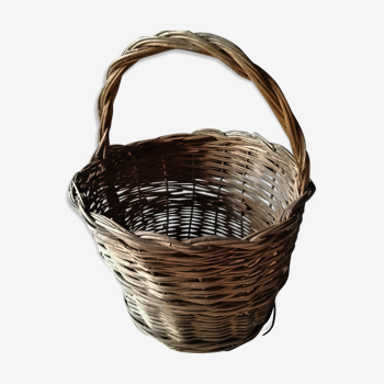 Vintage wicker round basket