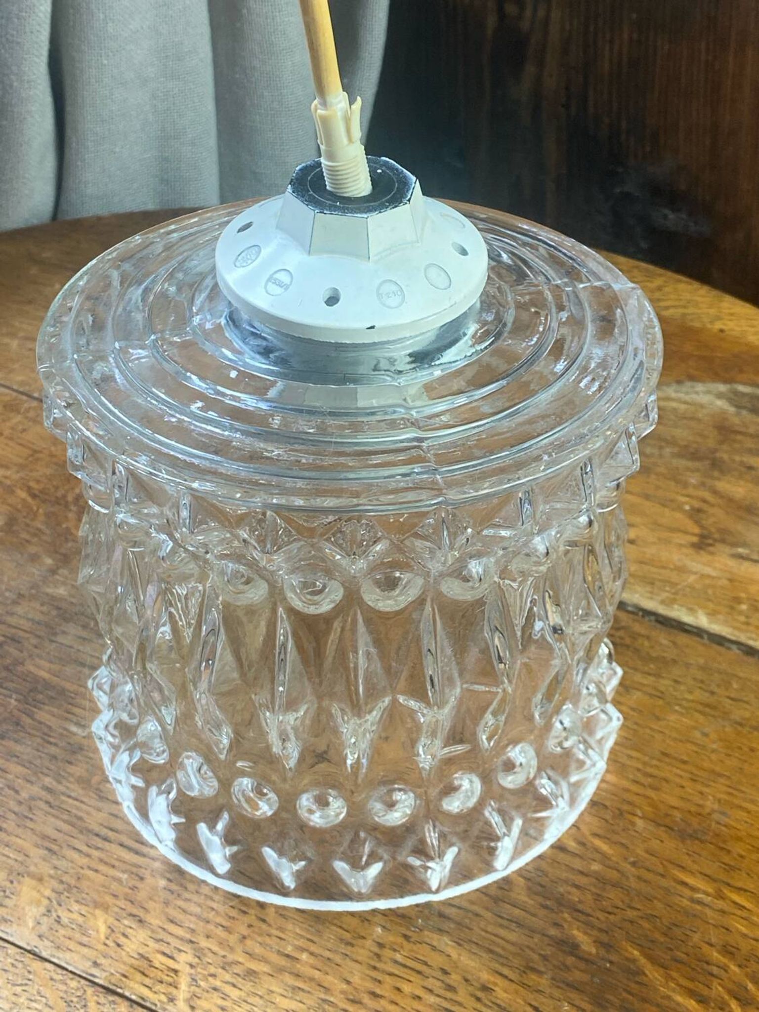Suspension, baladeuse en verre moulé