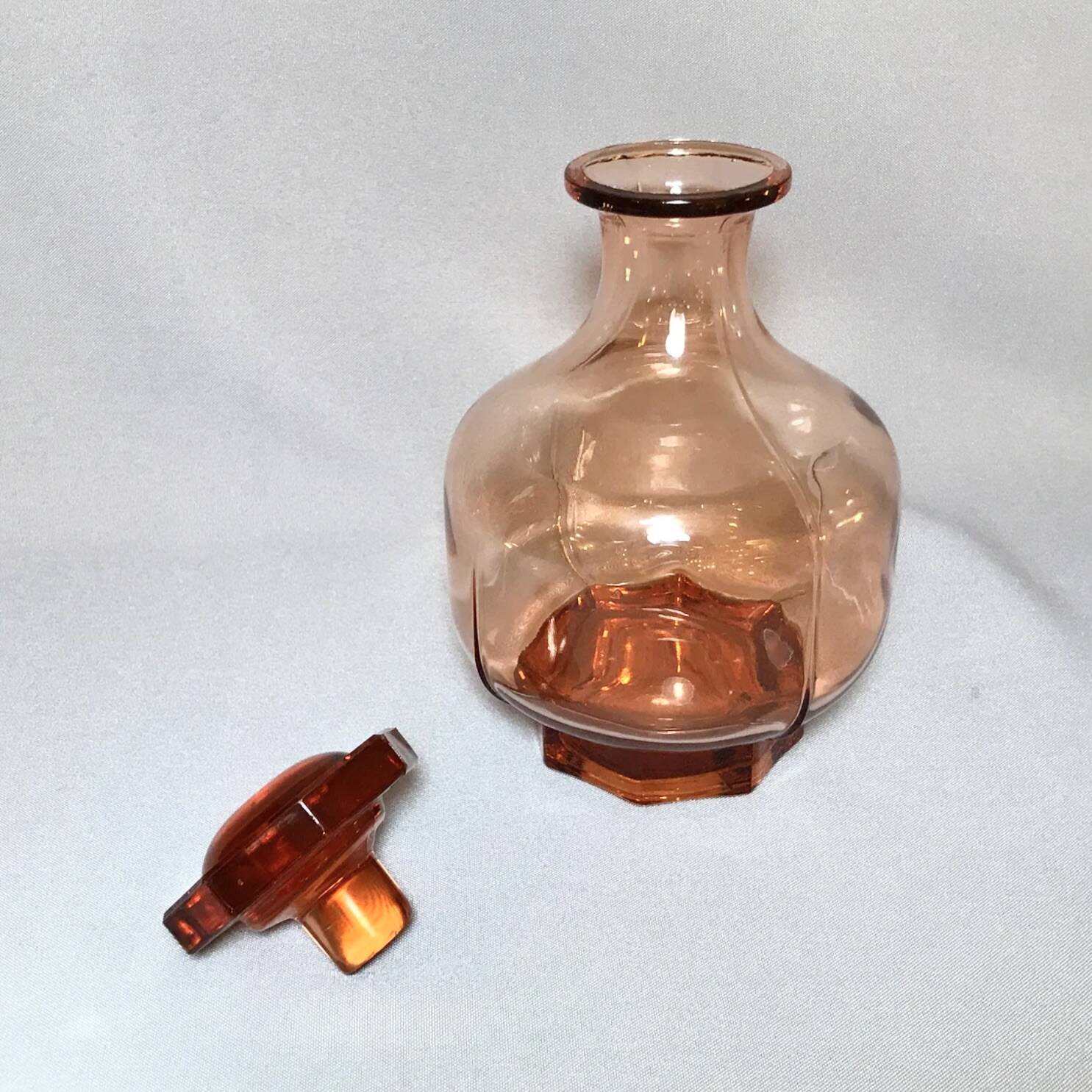 Carafe en verre rosaline Art Déco avec bouchon carafe verre rose octogonal