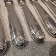12 silver-plated table knives by Christofle Vendôme, 24.6cm