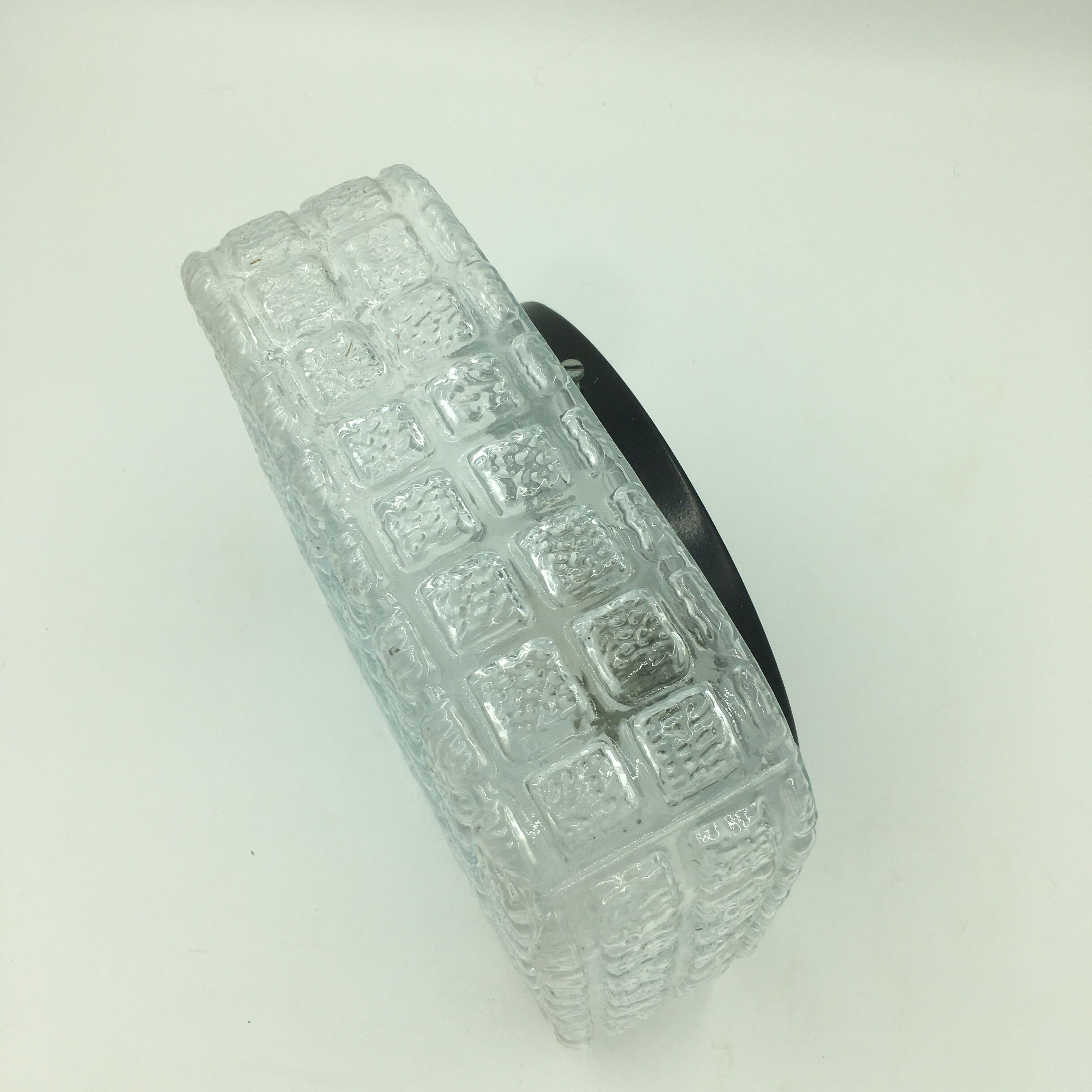 Ceiling lamp in molded glass with relief