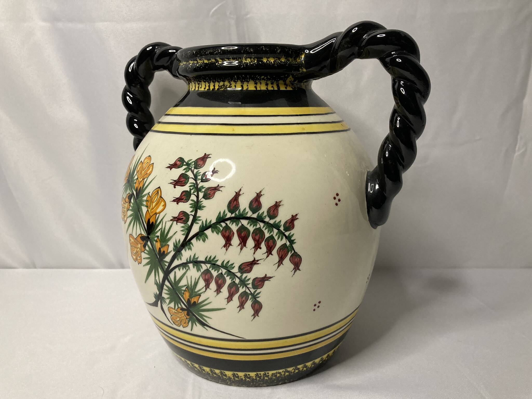 Quimper henriot, pot-bellied vase with twisted handles 1959