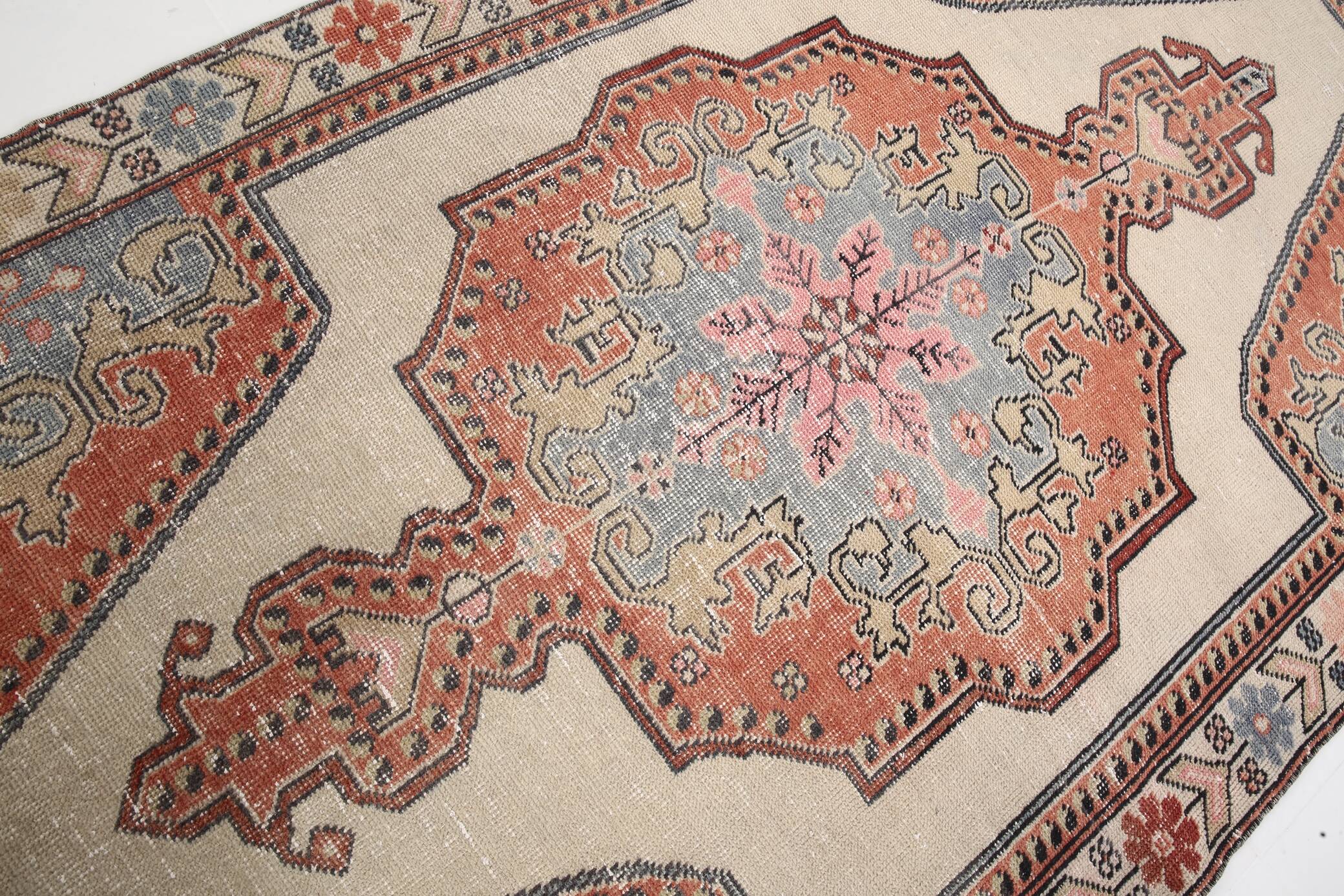 Turkish Red & Beige Classic Vintage Rug, 130x229Cm