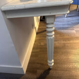 Vintage console in weathered white wood – Chic country style, tapered legs.