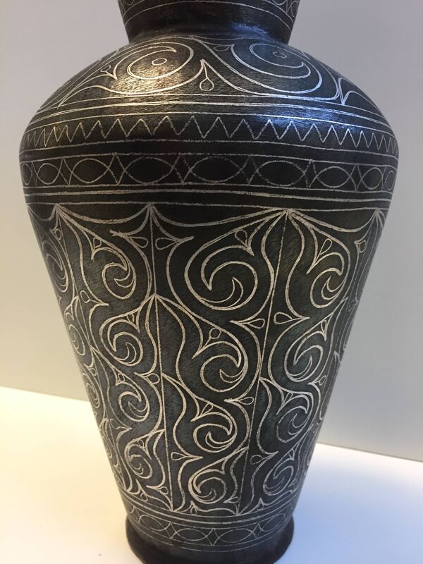 Ancien Vase en Acier Damasquiné d'Argent Style Indo-Persan Travail Marocain