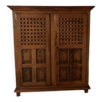 Wardrobe with confessional door