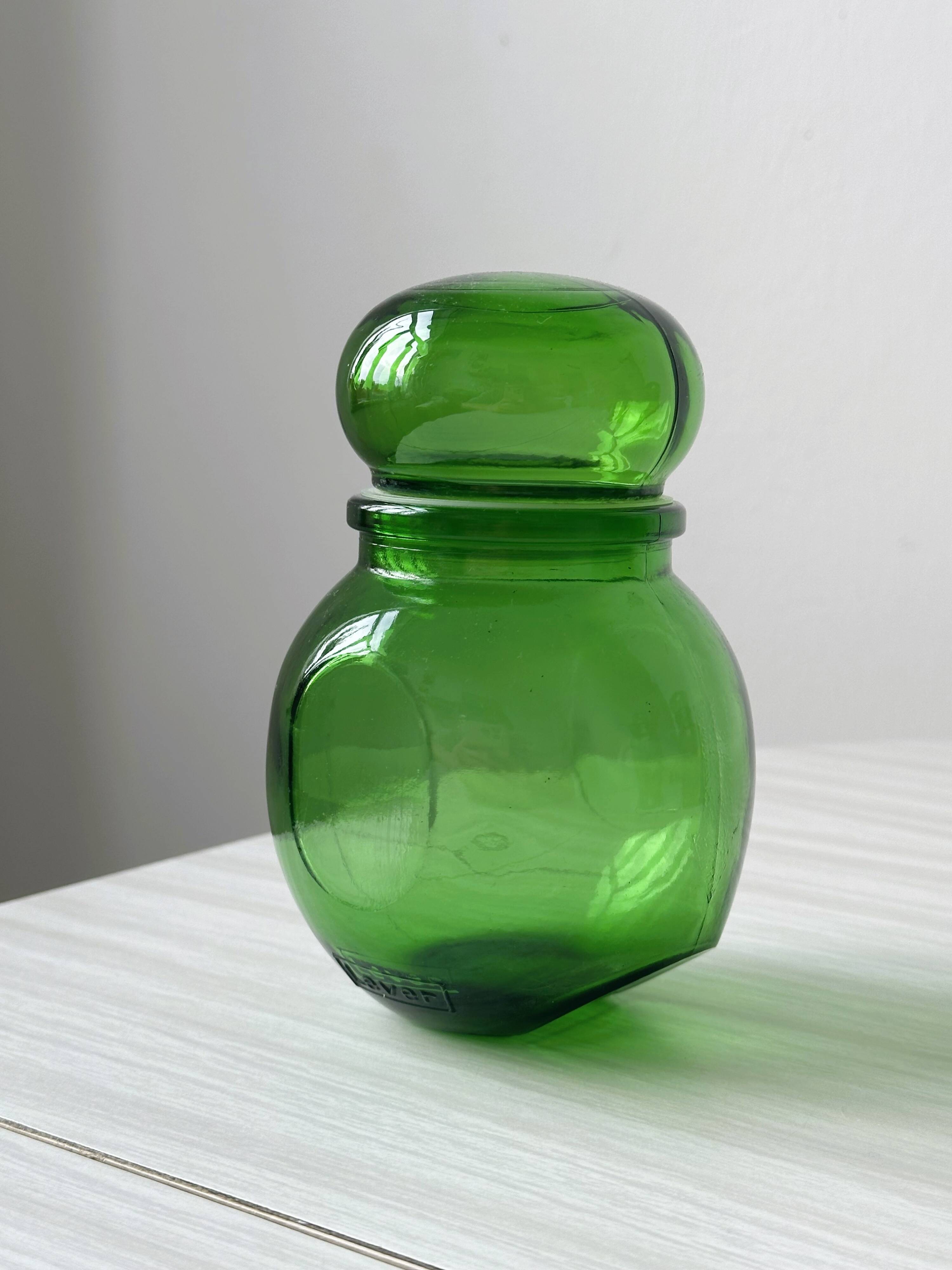 Lot of apothecary jars, good condition.