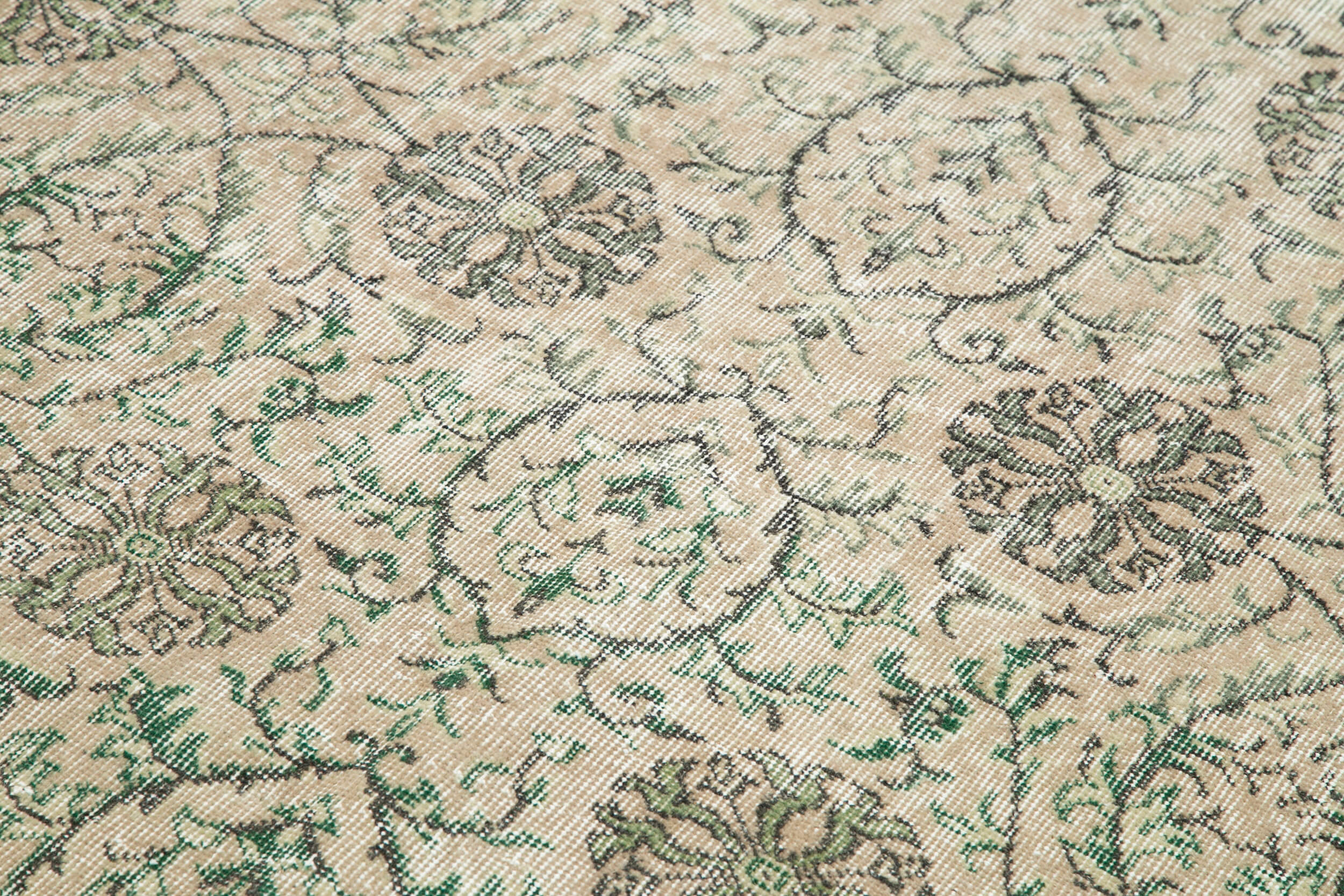 Turkish hand-knotted one-of-a-kind 1980s beige rug 154 cm x 216 cm