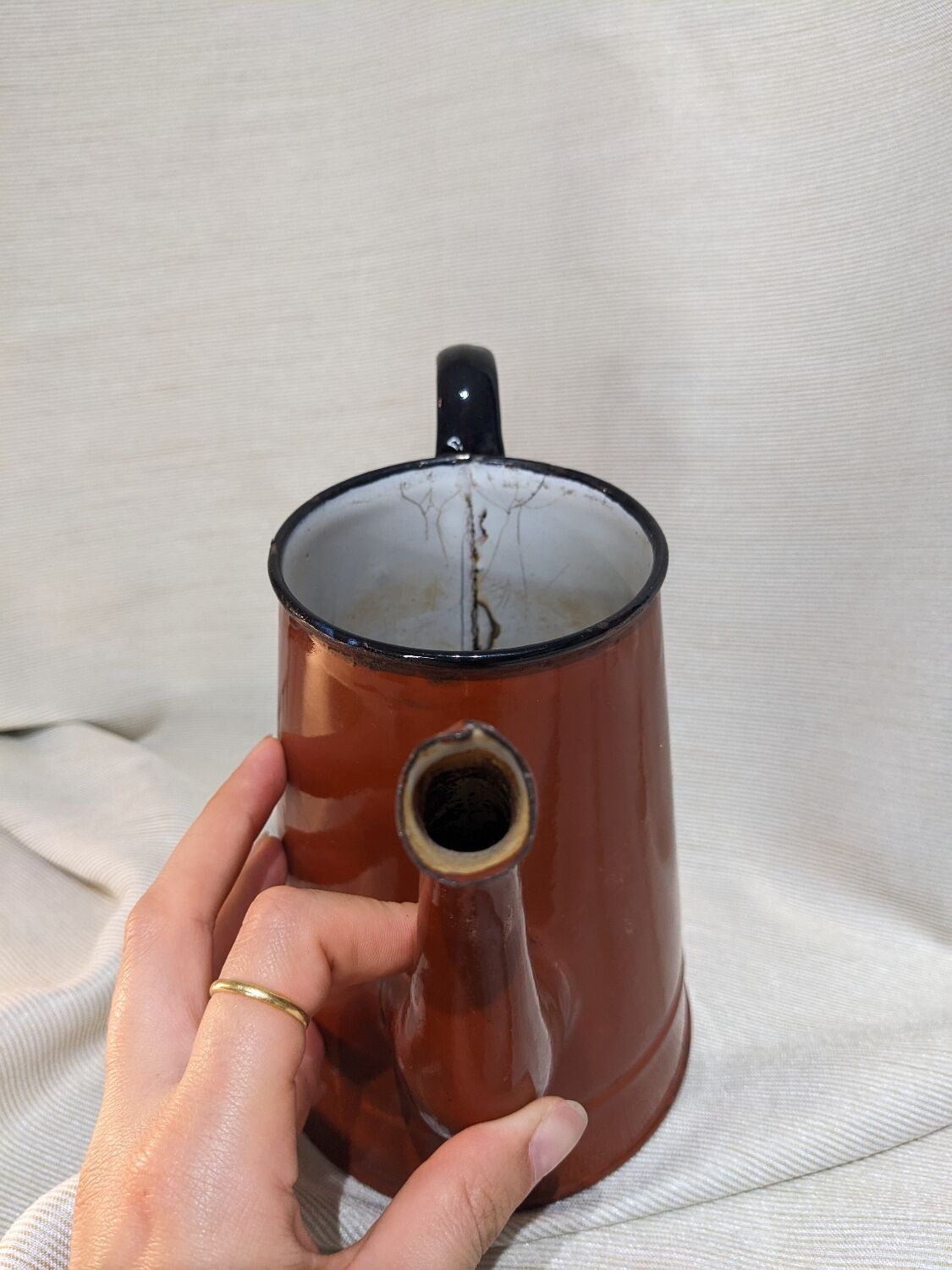 Enameled carafe