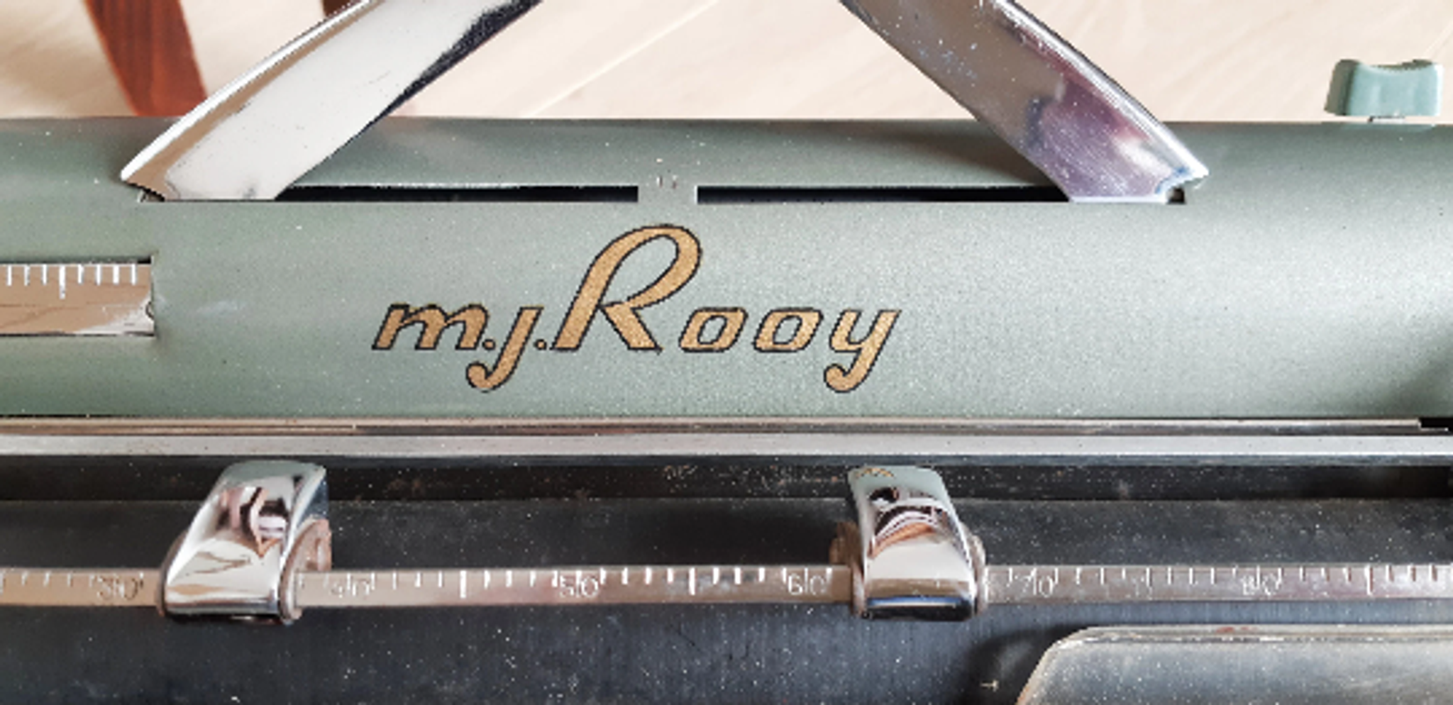 Machine à écrire fonctionnelle " MJ Rooy "