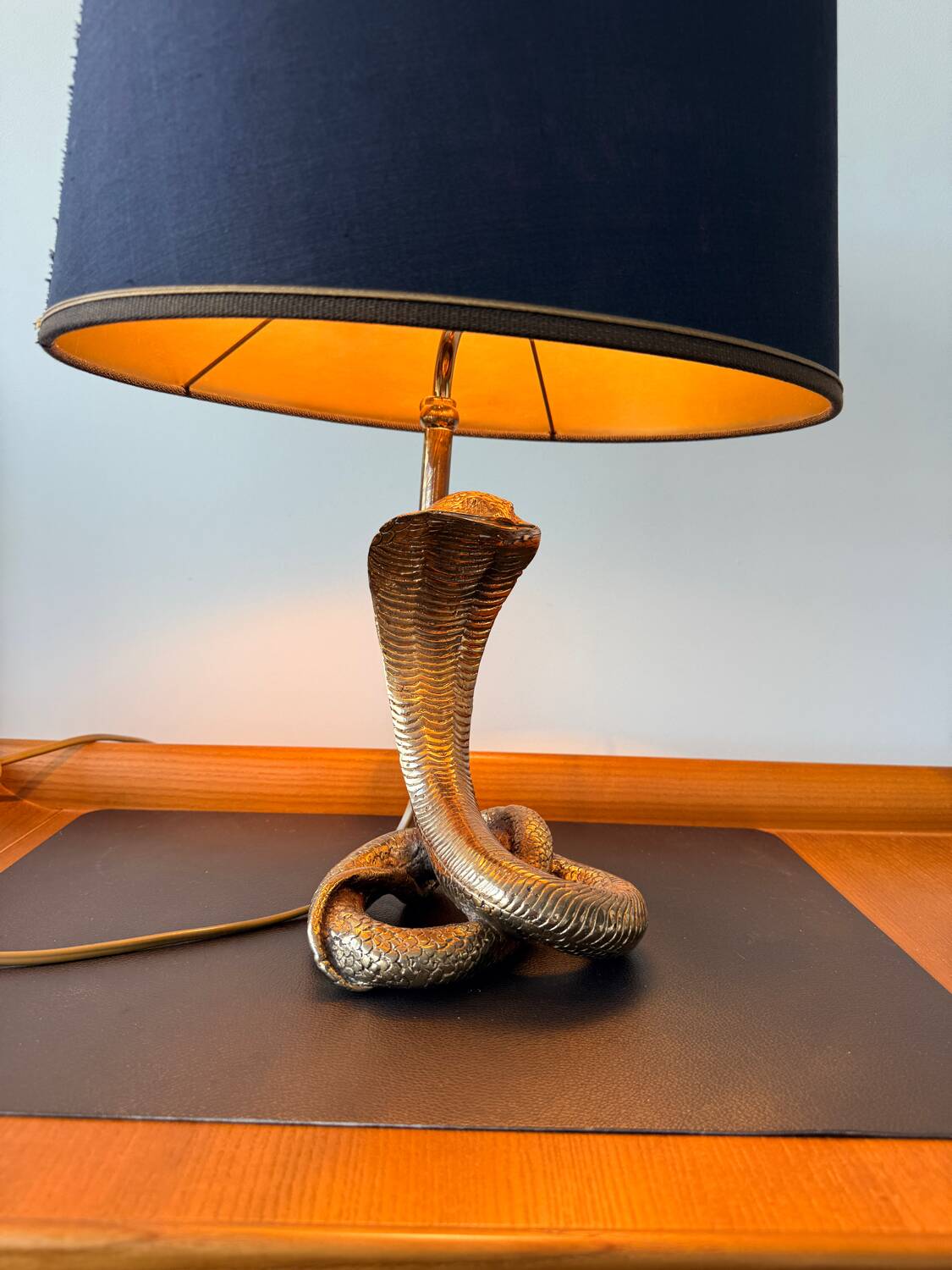 Cobra sculptural lamp in brass – Vintage French work, circa 19