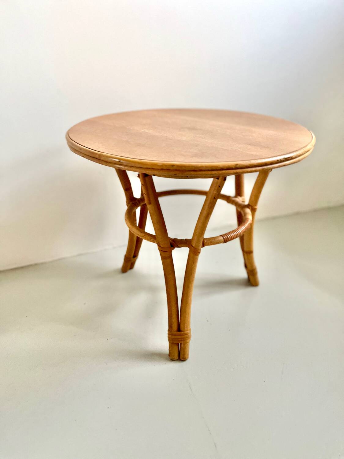 Tripod coffee table made of bamboo / rattan, 1960s - 70s
