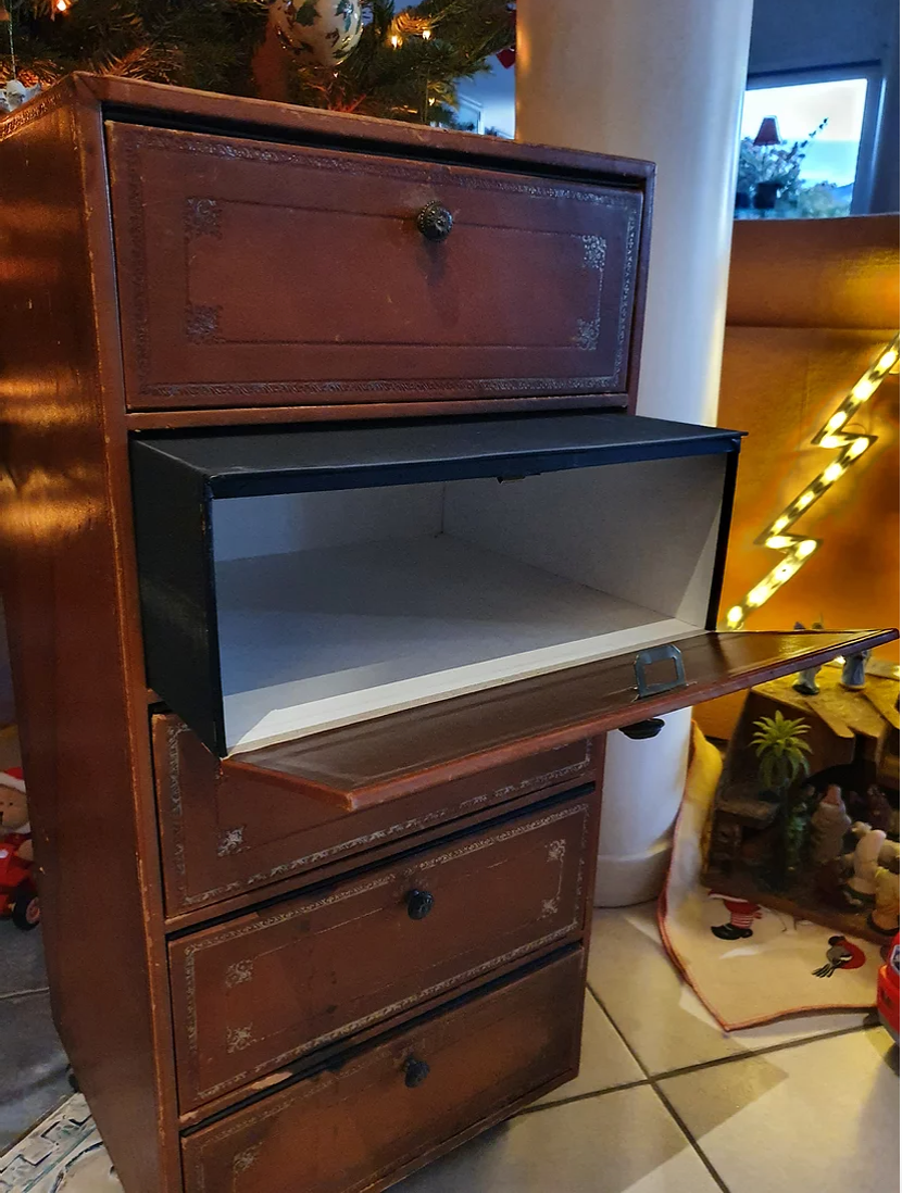 Five-drawer leather carder