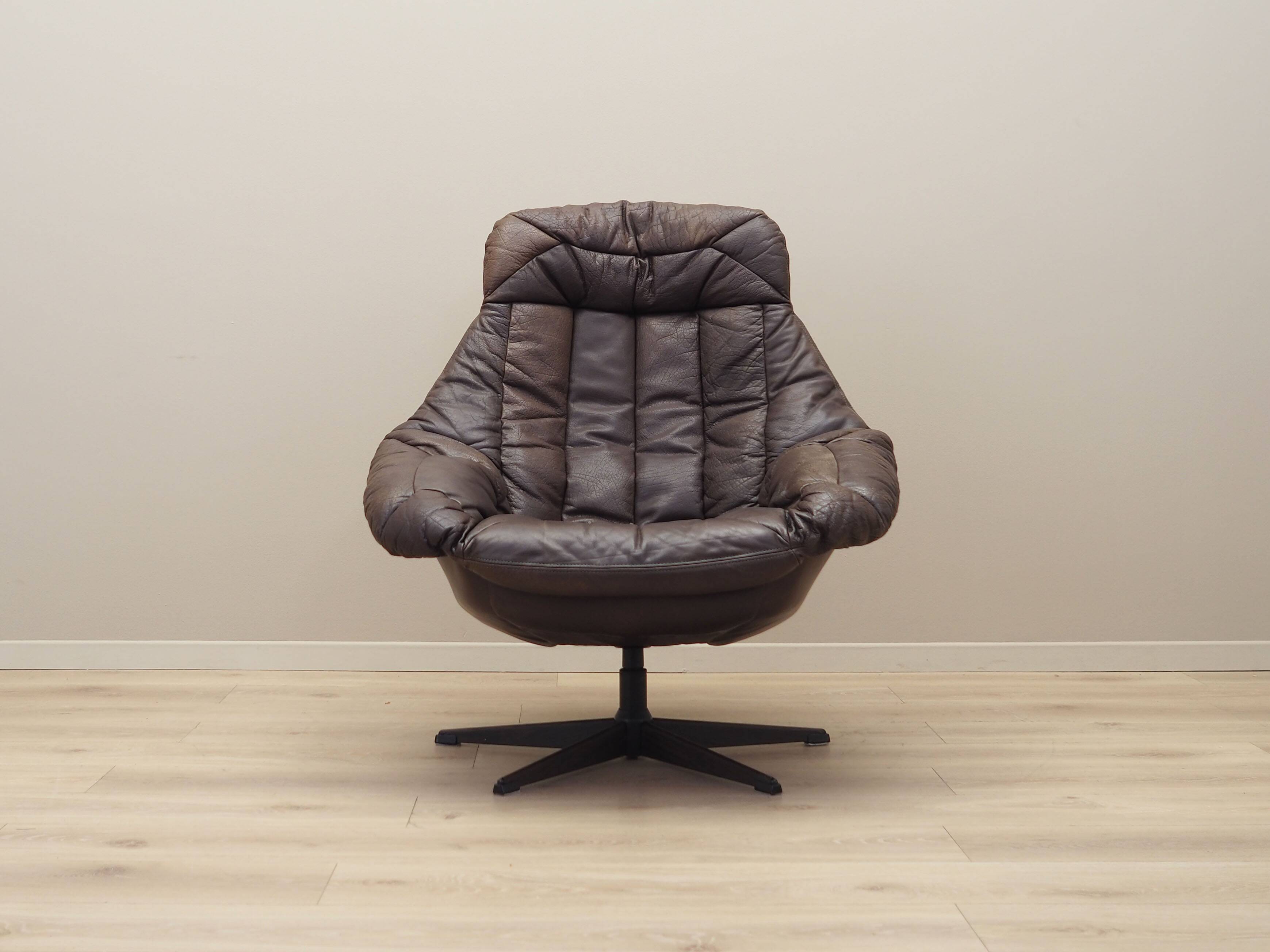 Leather swivel armchair, Danish design, 1960s, designer: H.W. Klein, manufacture: Bramin